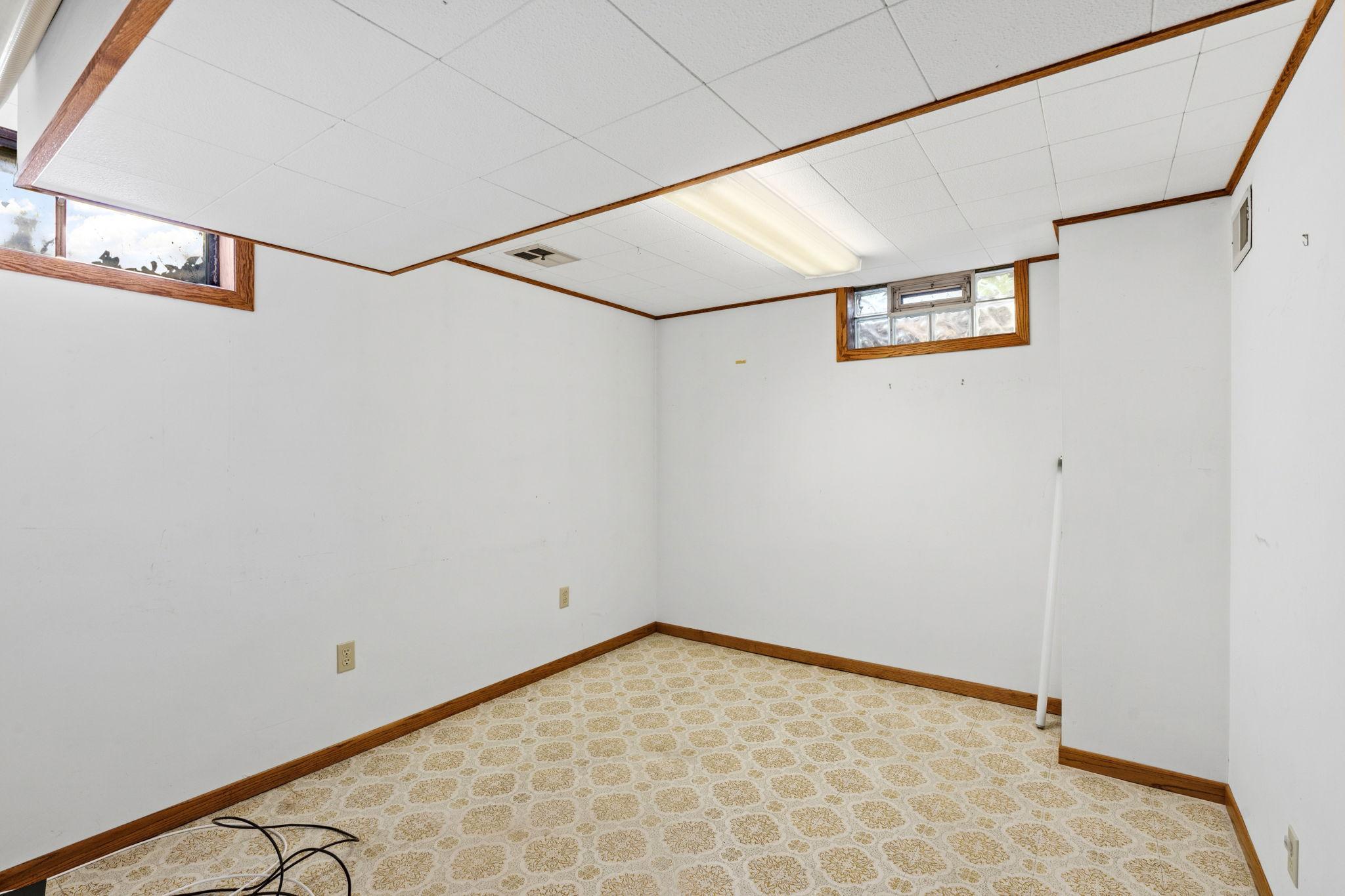 View of Residential at 5904 Queen Avenue, Minneapolis MN 55410, Minneapolis (22 of 30) - Mike Wilen | Minnesota Team Real Estate