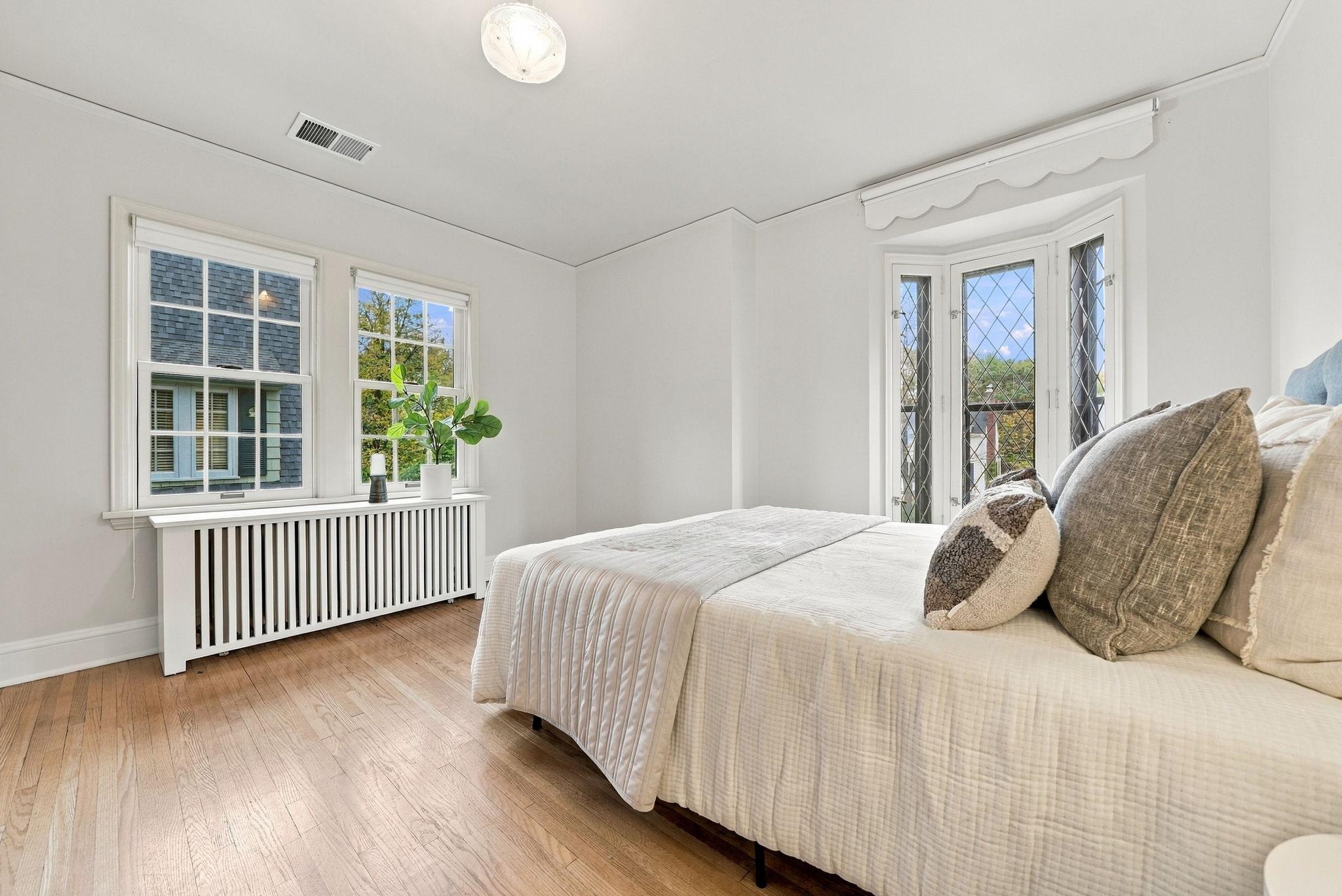 View of Residential at 2708 Ewing Avenue, Minneapolis MN 55416, Minneapolis (70 of 112) - Mike Wilen | Minnesota Team Real Estate