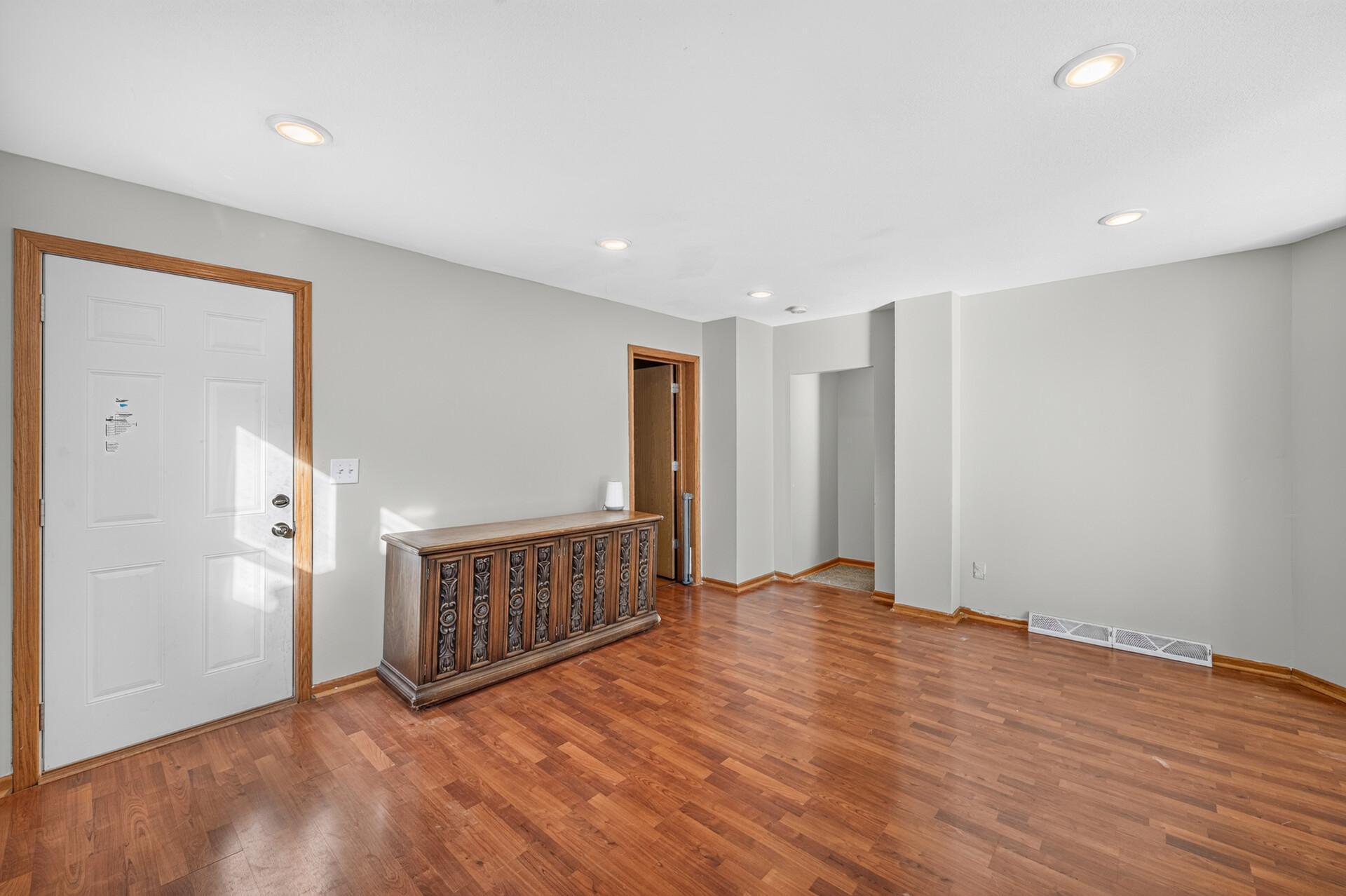 View of Residential at 2939 30th Avenue, Minneapolis MN 55406, Minneapolis (7 of 33) - Mike Wilen | Minnesota Team Real Estate
