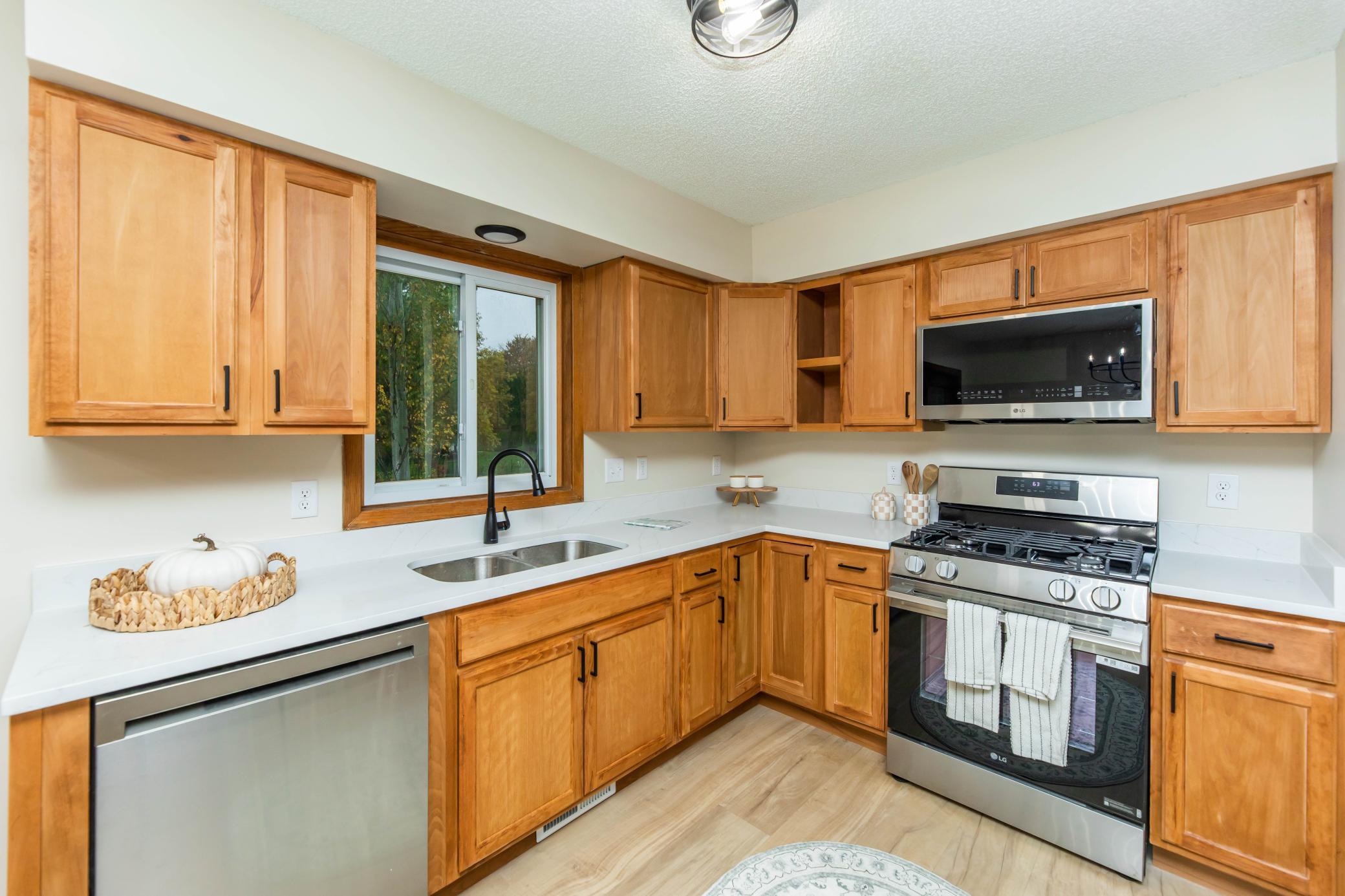 View of Residential at 6908 64th Avenue, Brooklyn Park MN 55428, Brooklyn Park (3 of 25) - Mike Wilen | Minnesota Team Real Estate