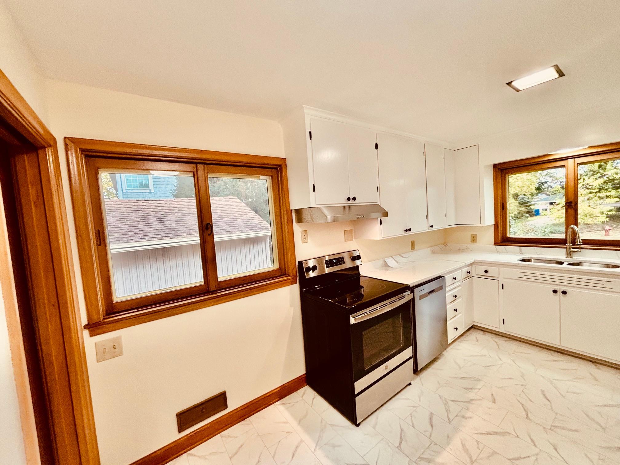 View of Residential at 840 Montana Avenue, Saint Paul MN 55117, Saint Paul (8 of 18) - Mike Wilen | Minnesota Team Real Estate