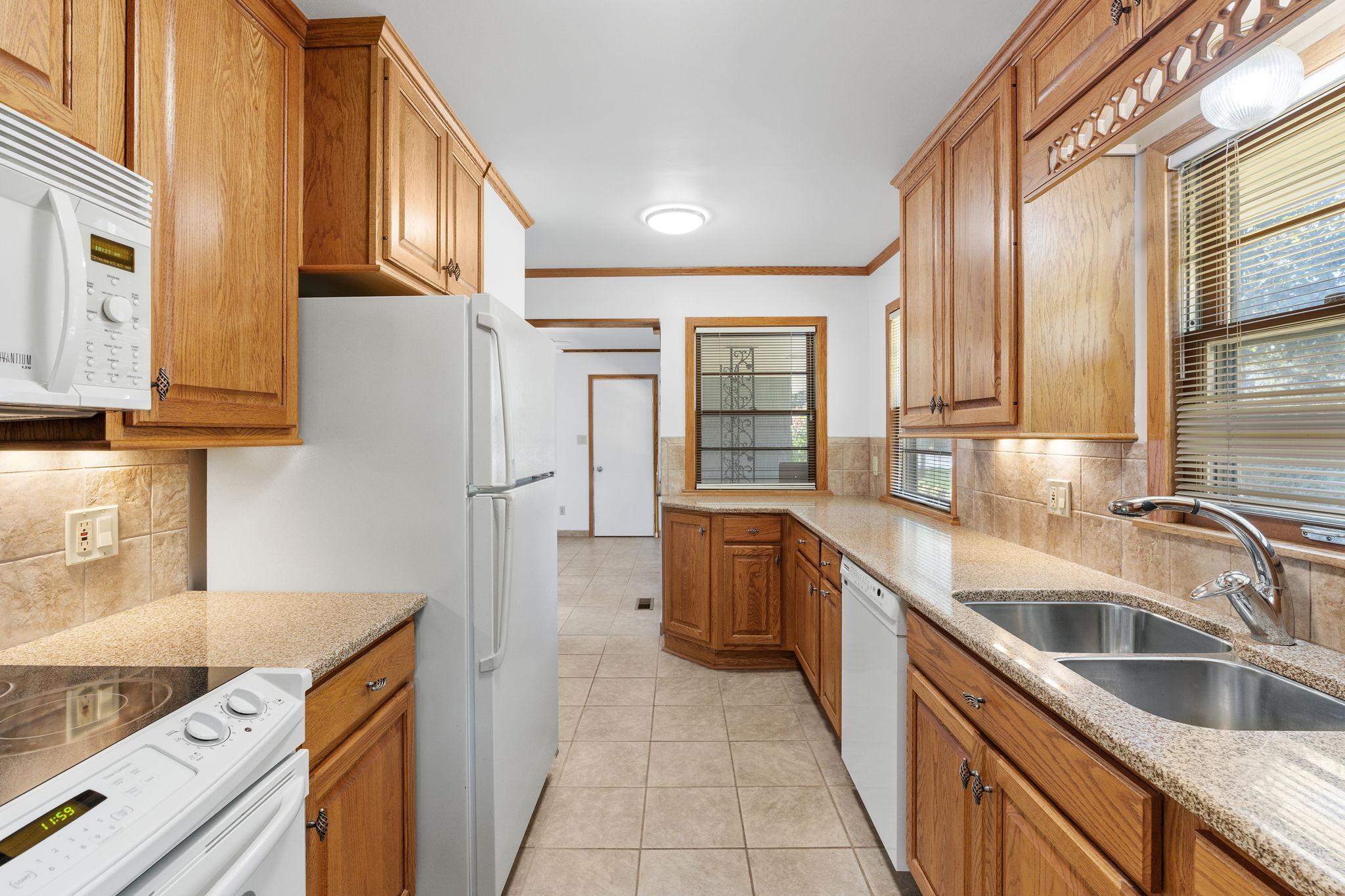 View of Residential at 1936 Grant Road, Arden Hills MN 55112, Arden Hills (8 of 35) - Mike Wilen | Minnesota Team Real Estate