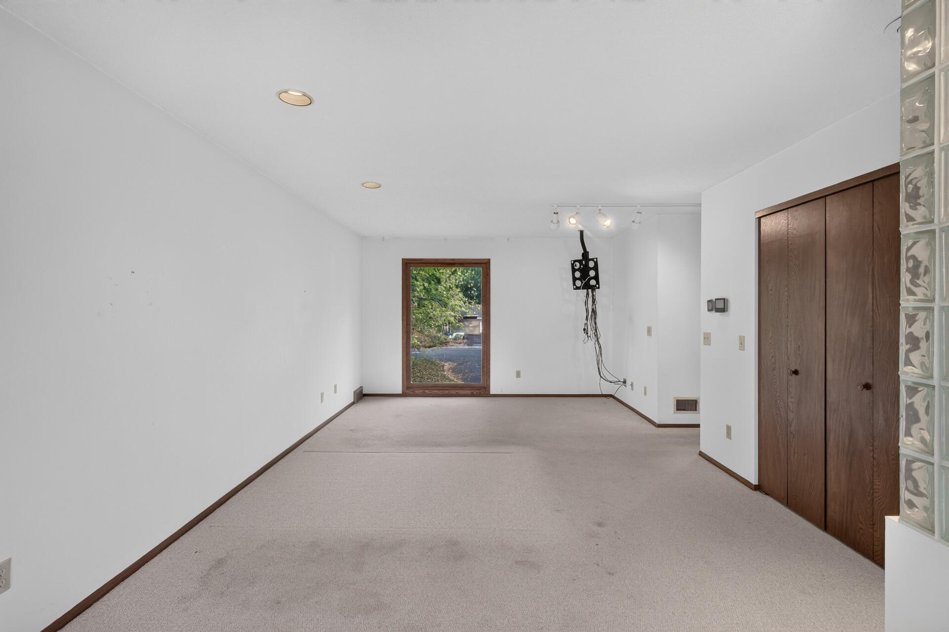 View of Residential at 8725 Walton Oaks Drive, Bloomington MN 55438, Bloomington (17 of 54) - Mike Wilen | Minnesota Team Real Estate