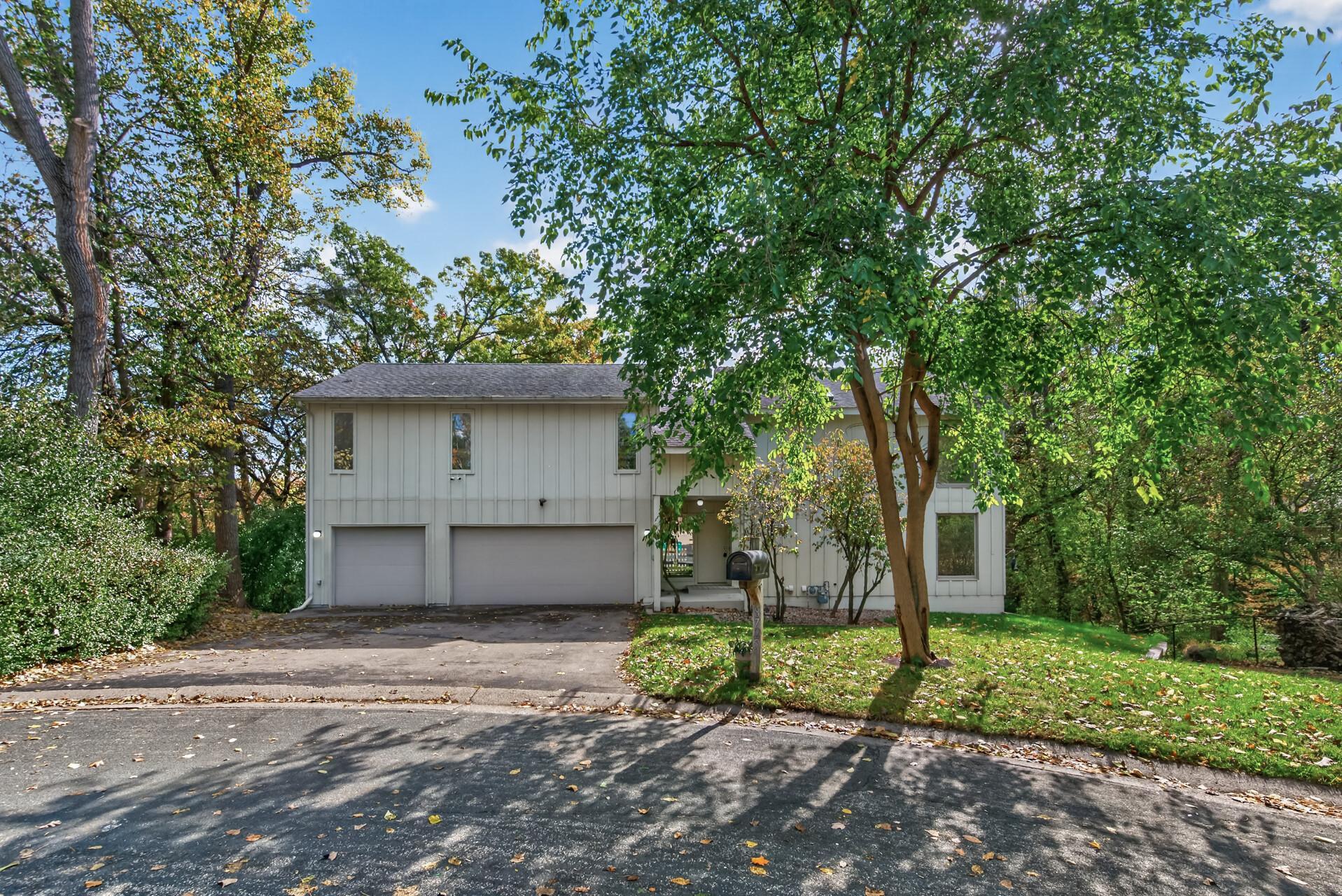 View of Single Family at 8725 Walton Oaks Drive, Bloomington - Mike Wilen | Minnesota Team Real Estate
