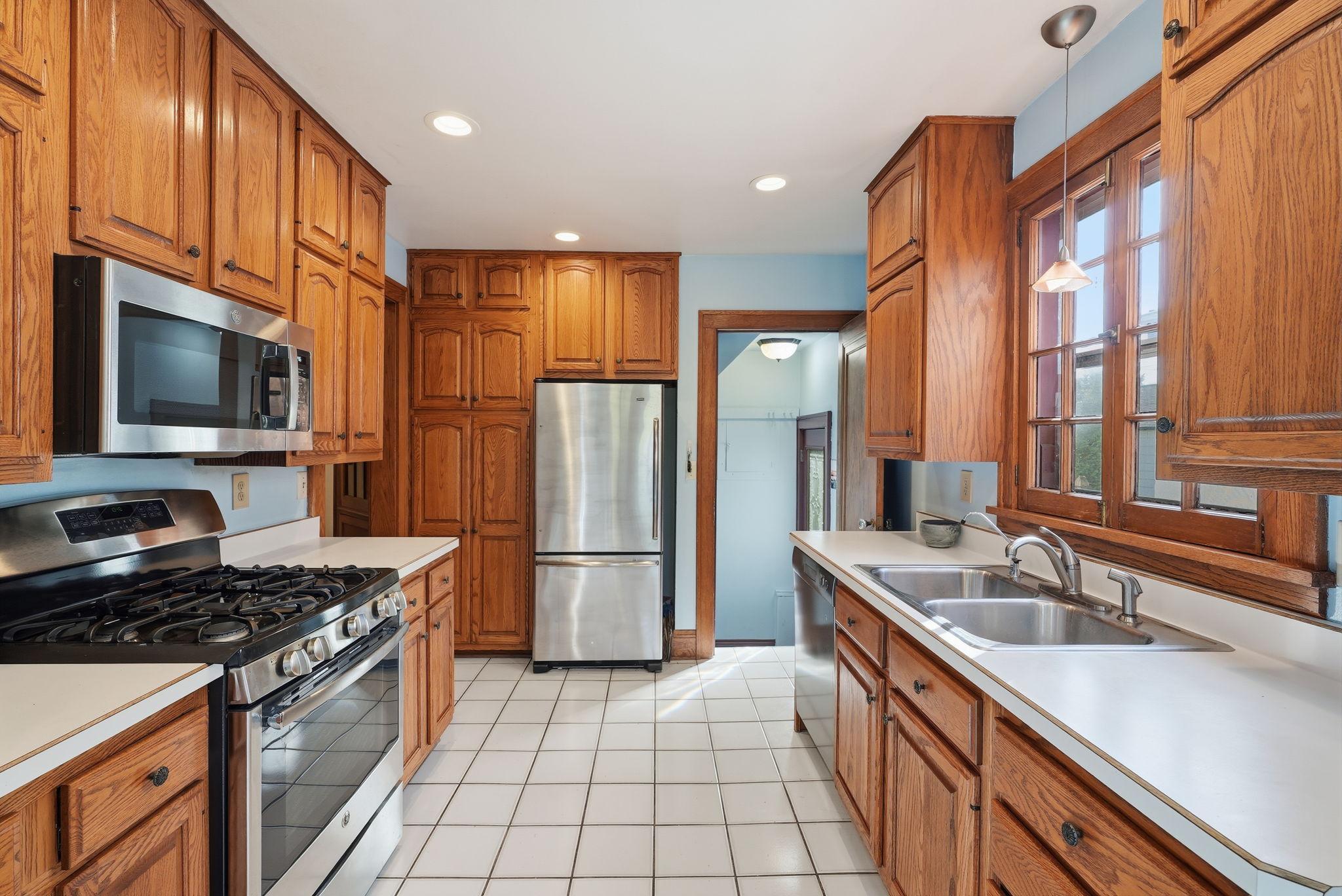 View of Residential at 442 Mount Curve Boulevard, Saint Paul MN 55105, Saint Paul (19 of 36) - Mike Wilen | Minnesota Team Real Estate