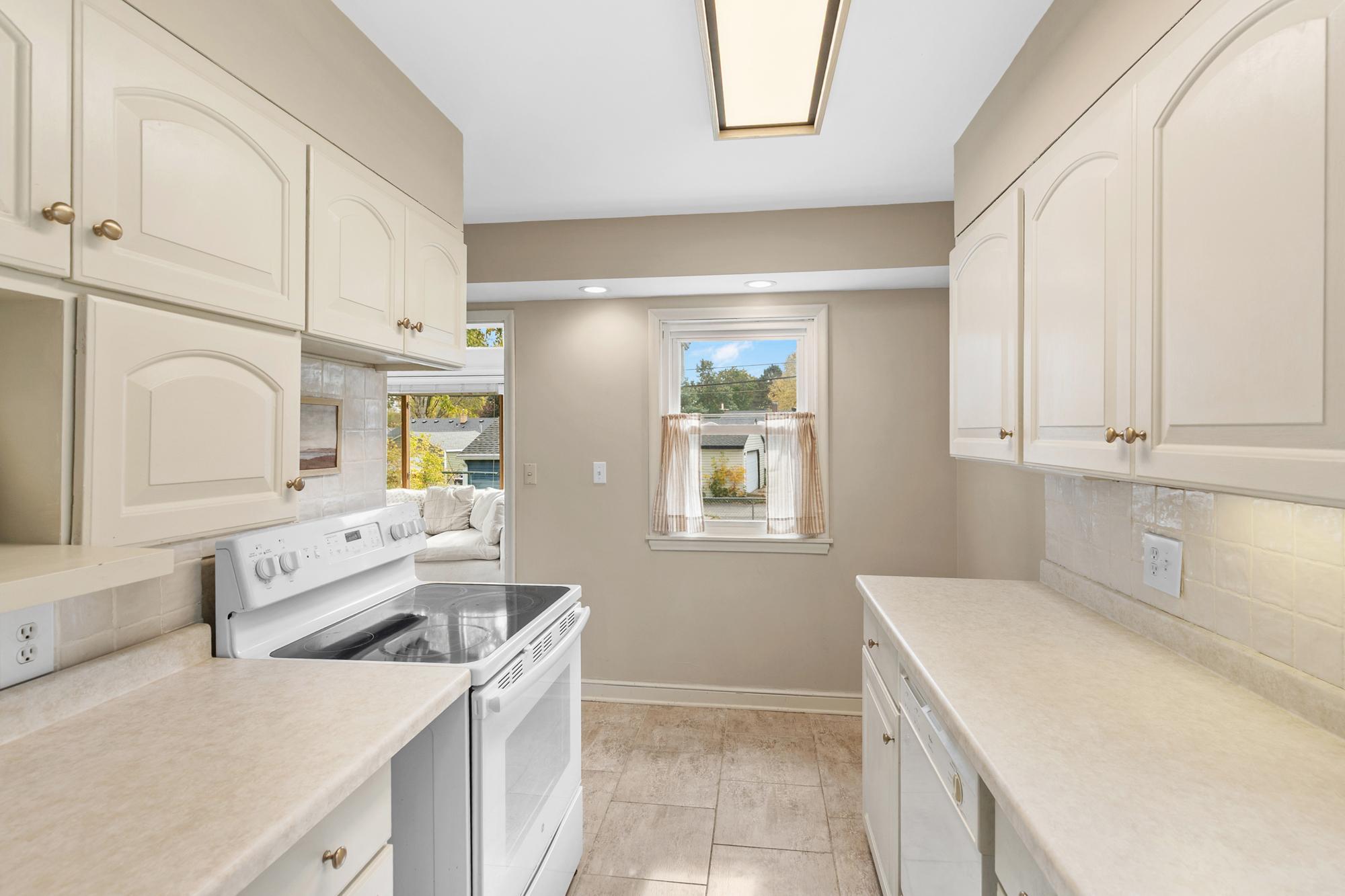 View of Residential at 1668 Idaho Avenue, Saint Paul MN 55106, Saint Paul (8 of 29) - Mike Wilen | Minnesota Team Real Estate
