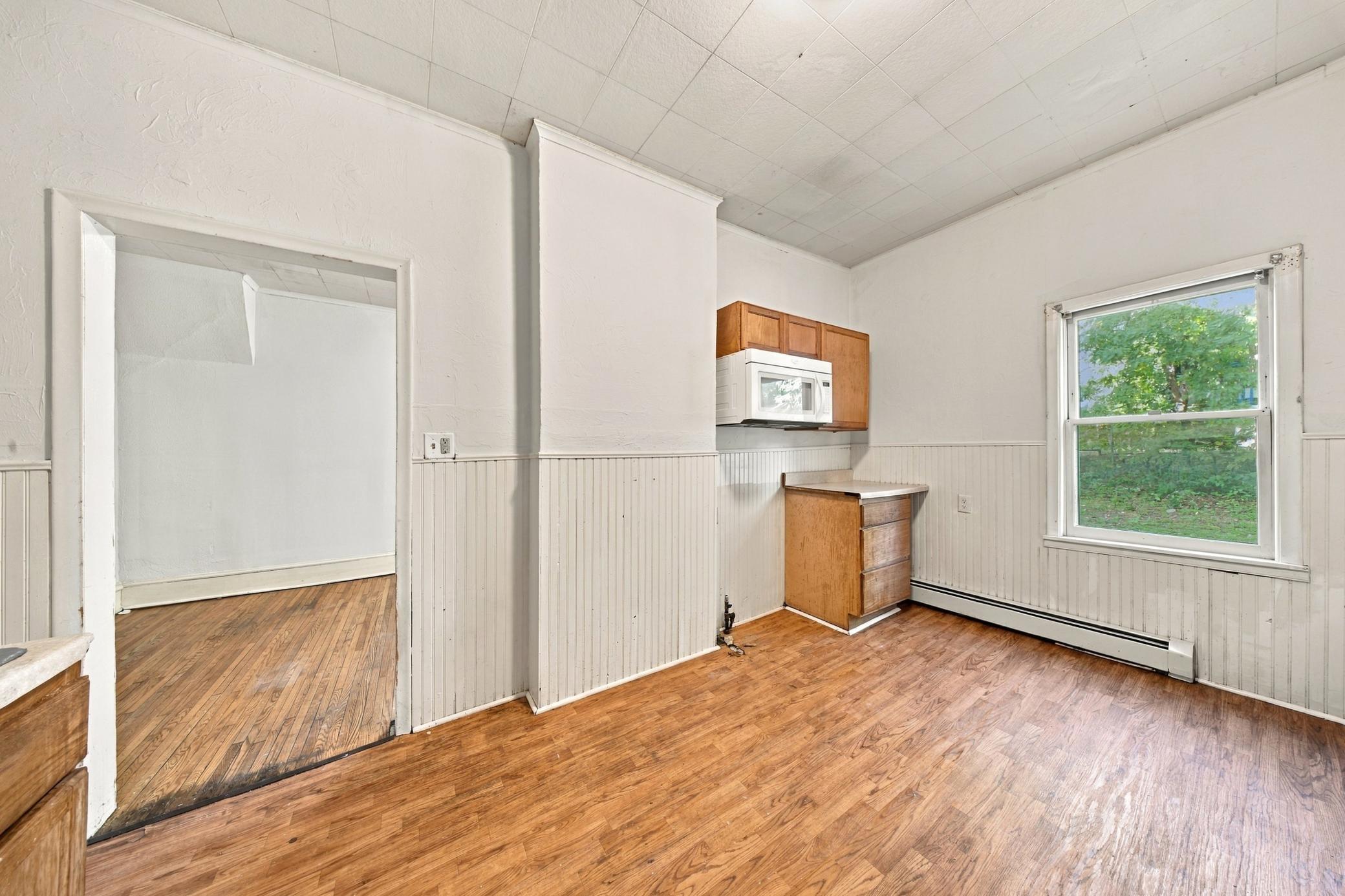 View of Residential Income at 696 5th Street, Saint Paul MN 55106, Saint Paul (7 of 22) - Mike Wilen | Minnesota Team Real Estate
