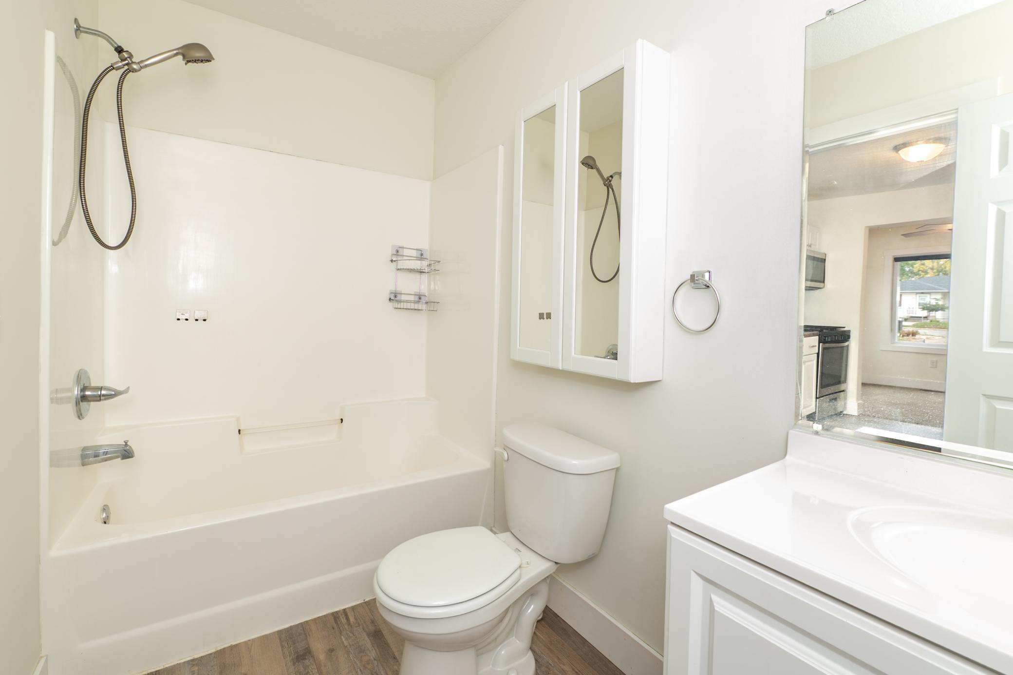 View of Residential at 406 Russell Avenue, Minneapolis MN 55405, Minneapolis (17 of 31) - Mike Wilen | Minnesota Team Real Estate