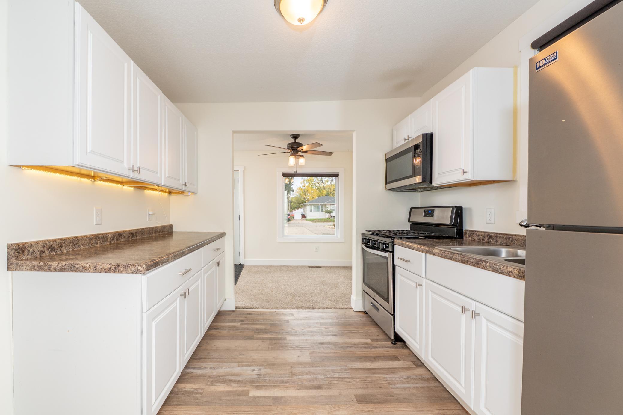 View of Residential at 406 Russell Avenue, Minneapolis MN 55405, Minneapolis (9 of 31) - Mike Wilen | Minnesota Team Real Estate