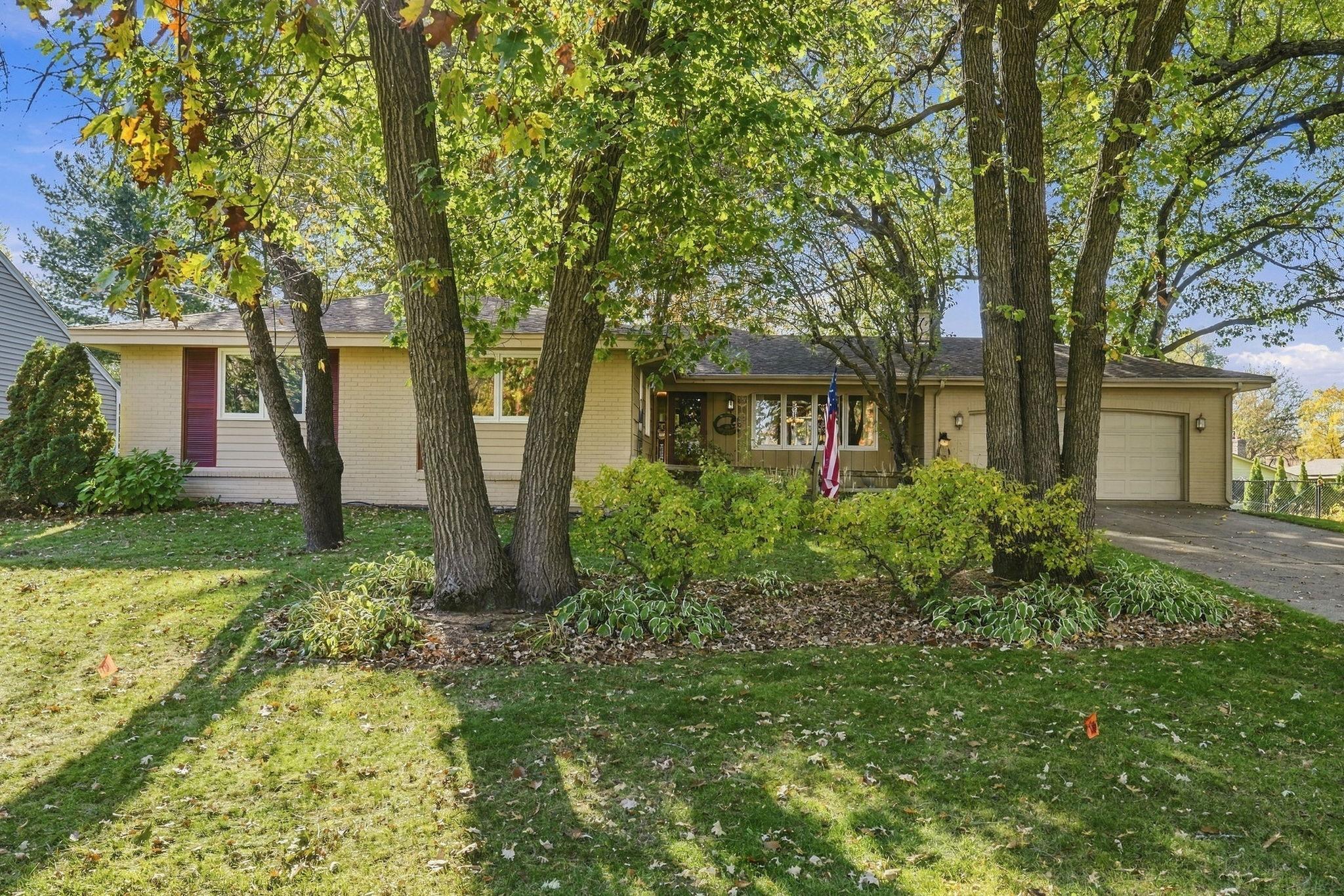 View of Residential at 9723 Palmer Road, Bloomington MN 55437, Bloomington (30 of 35) - Mike Wilen | Minnesota Team Real Estate