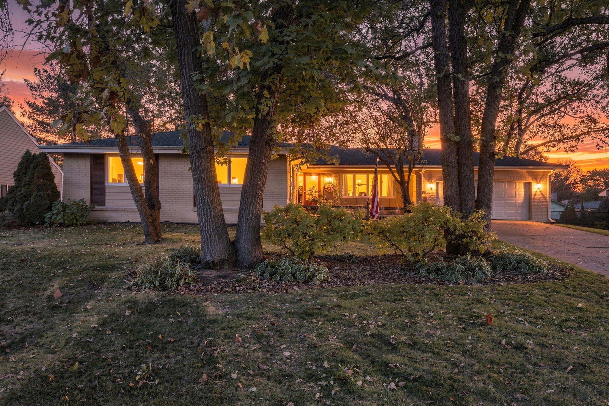 View of Residential at 9723 Palmer Road, Bloomington MN 55437, Bloomington (29 of 35) - Mike Wilen | Minnesota Team Real Estate
