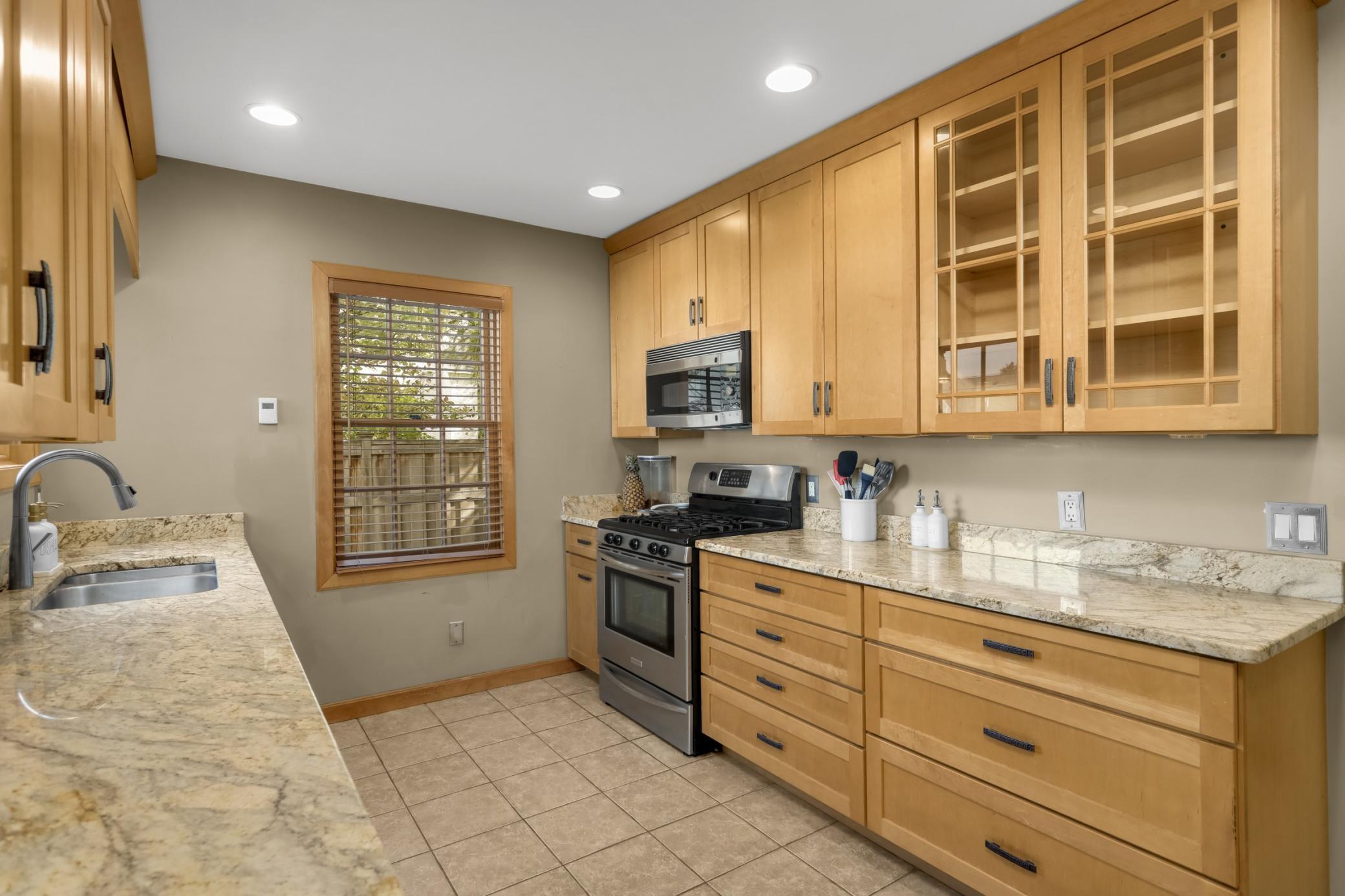 View of Residential at 1787 Hillcrest Avenue, Saint Paul MN 55116, Saint Paul (11 of 39) - Mike Wilen | Minnesota Team Real Estate