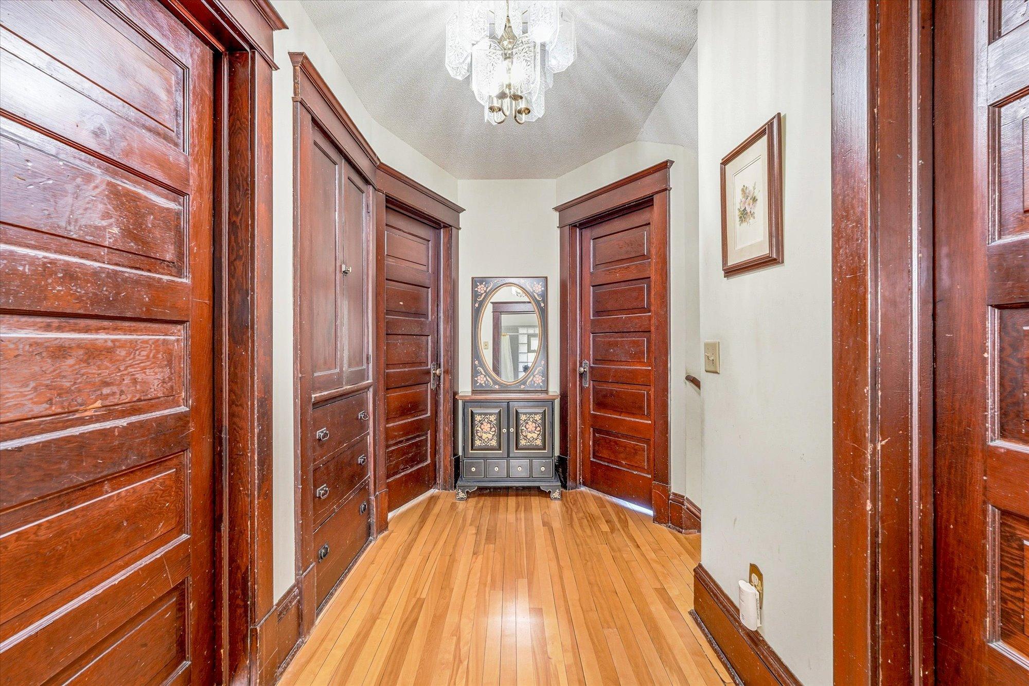 View of Residential at 2016 Laurel Avenue, Saint Paul MN 55104, Saint Paul (31 of 56) - Mike Wilen | Minnesota Team Real Estate