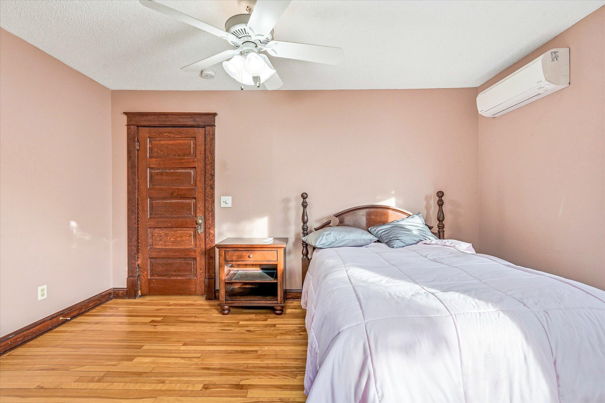 View of Residential at 2016 Laurel Avenue, Saint Paul MN 55104, Saint Paul (37 of 56) - Mike Wilen | Minnesota Team Real Estate