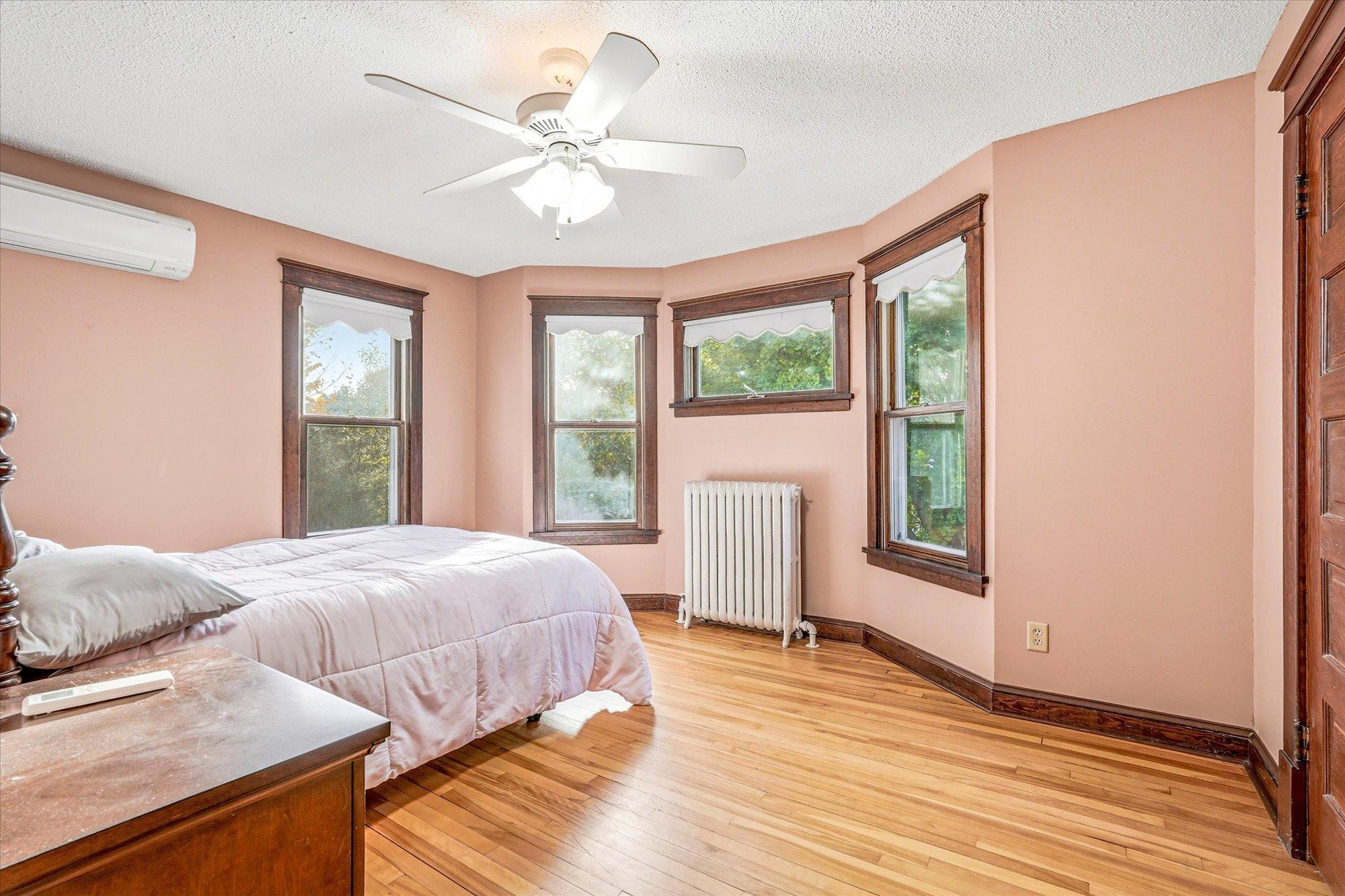 View of Residential at 2016 Laurel Avenue, Saint Paul MN 55104, Saint Paul (36 of 56) - Mike Wilen | Minnesota Team Real Estate