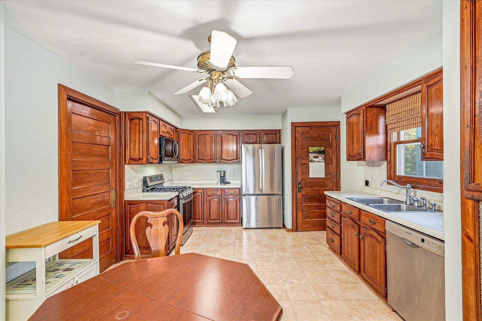 View of Residential at 2016 Laurel Avenue, Saint Paul MN 55104, Saint Paul (20 of 56) - Mike Wilen | Minnesota Team Real Estate