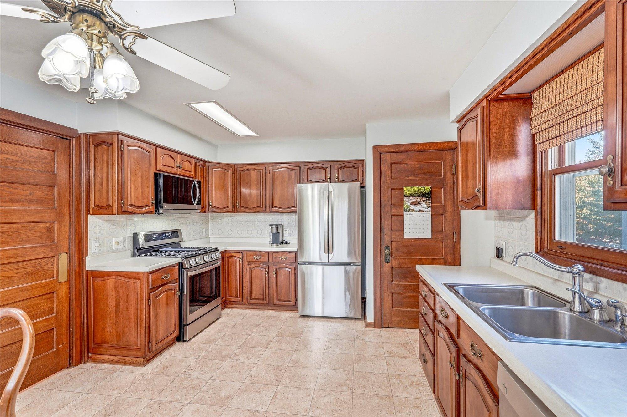 View of Residential at 2016 Laurel Avenue, Saint Paul MN 55104, Saint Paul (21 of 56) - Mike Wilen | Minnesota Team Real Estate
