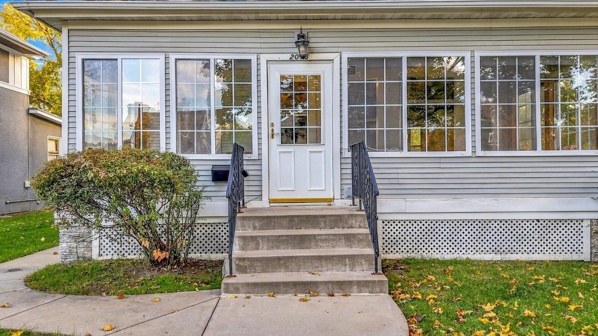View of Residential at 2016 Laurel Avenue, Saint Paul MN 55104, Saint Paul (6 of 56) - Mike Wilen | Minnesota Team Real Estate