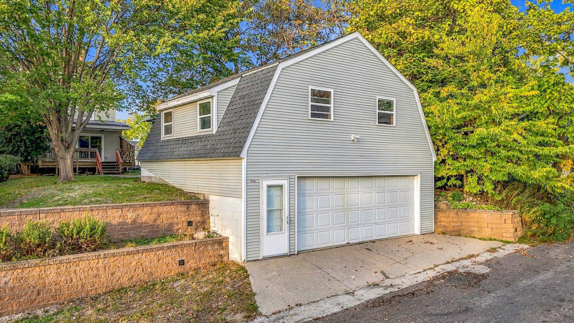 View of Residential at 2016 Laurel Avenue, Saint Paul MN 55104, Saint Paul (4 of 56) - Mike Wilen | Minnesota Team Real Estate