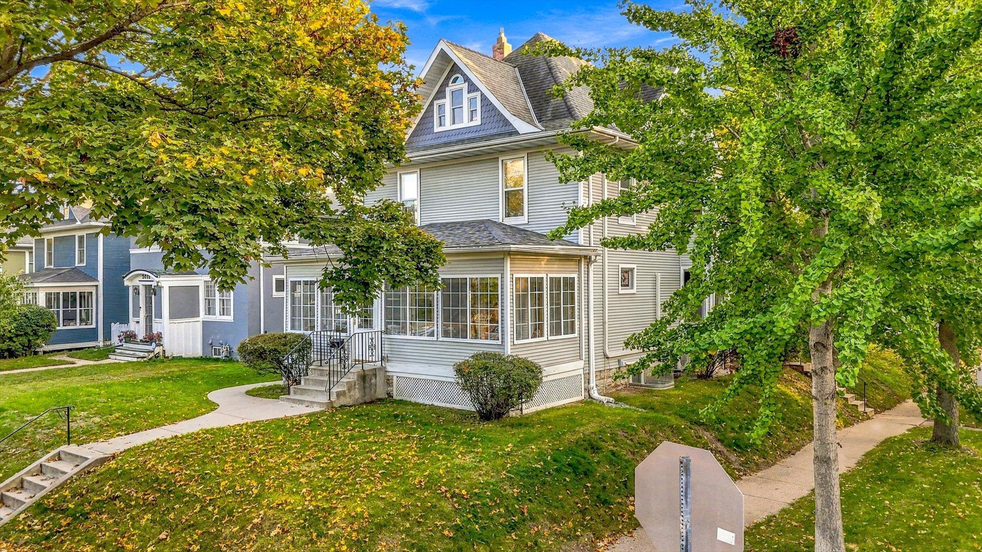 View of Residential at 2016 Laurel Avenue, Saint Paul MN 55104, Saint Paul (2 of 56) - Mike Wilen | Minnesota Team Real Estate