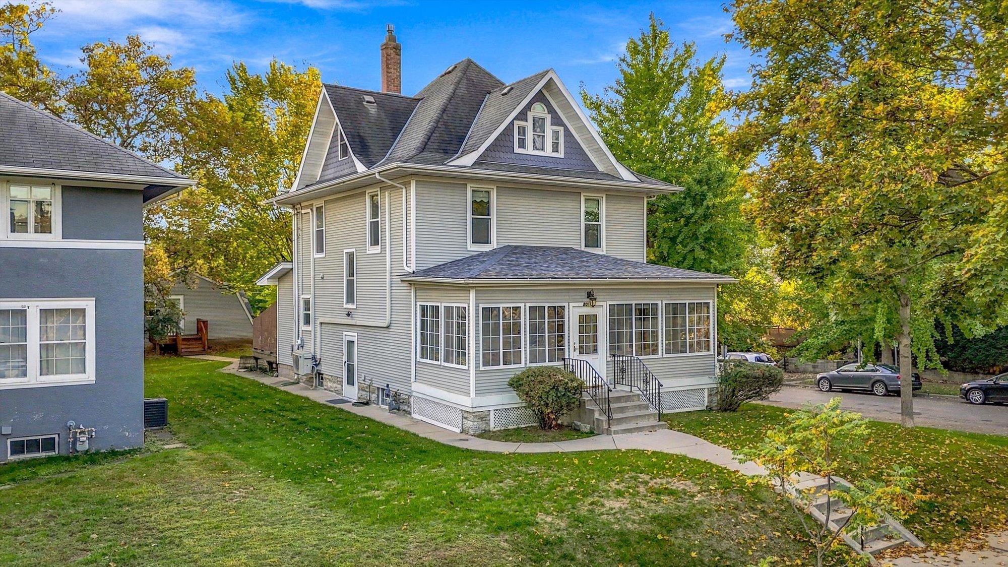 View of Residential at 2016 Laurel Avenue, Saint Paul MN 55104, Saint Paul (55 of 56) - Mike Wilen | Minnesota Team Real Estate