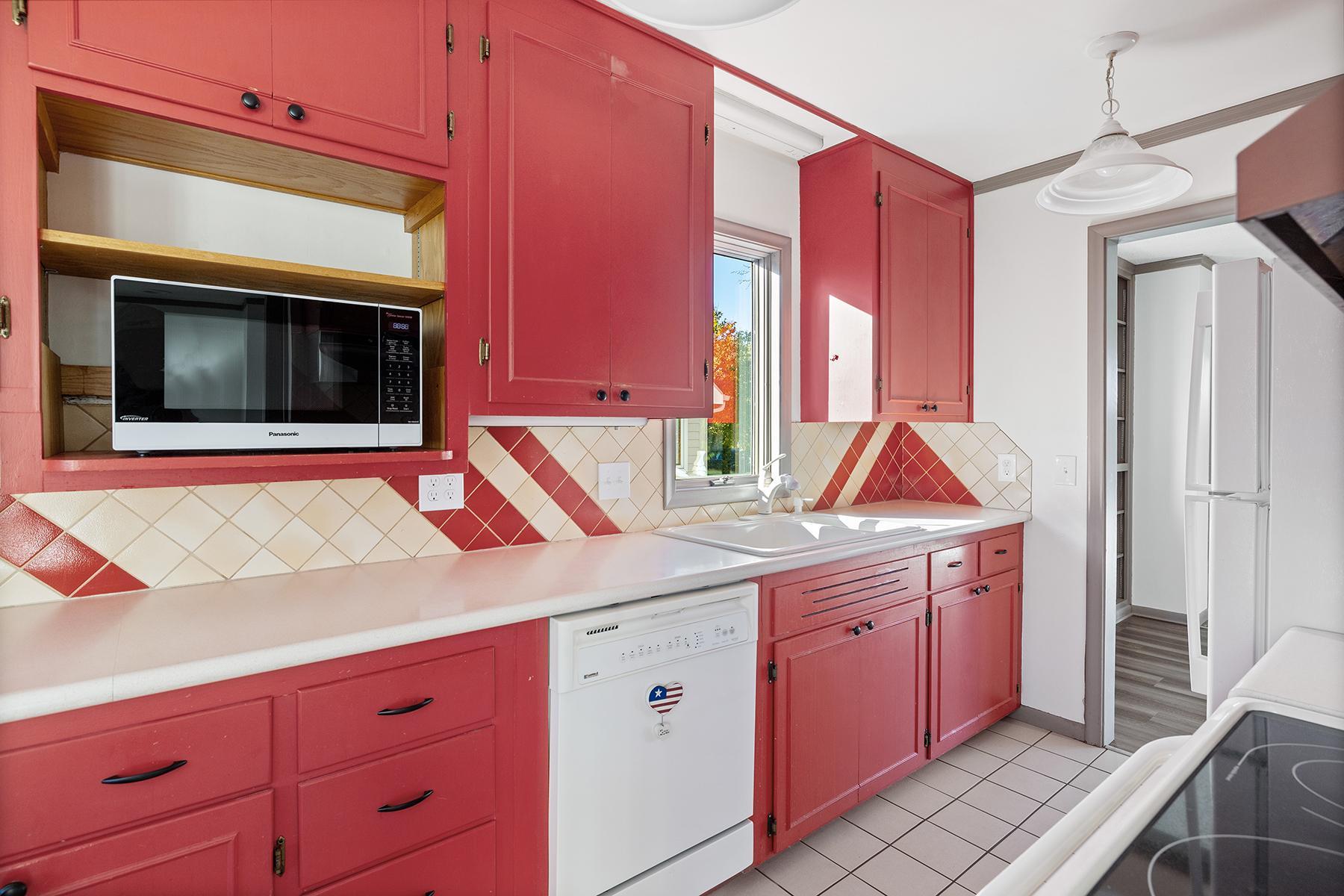 View of Residential at 9021 Club Road, Saint Louis Park MN 55426, Saint Louis Park (17 of 34) - Mike Wilen | Minnesota Team Real Estate