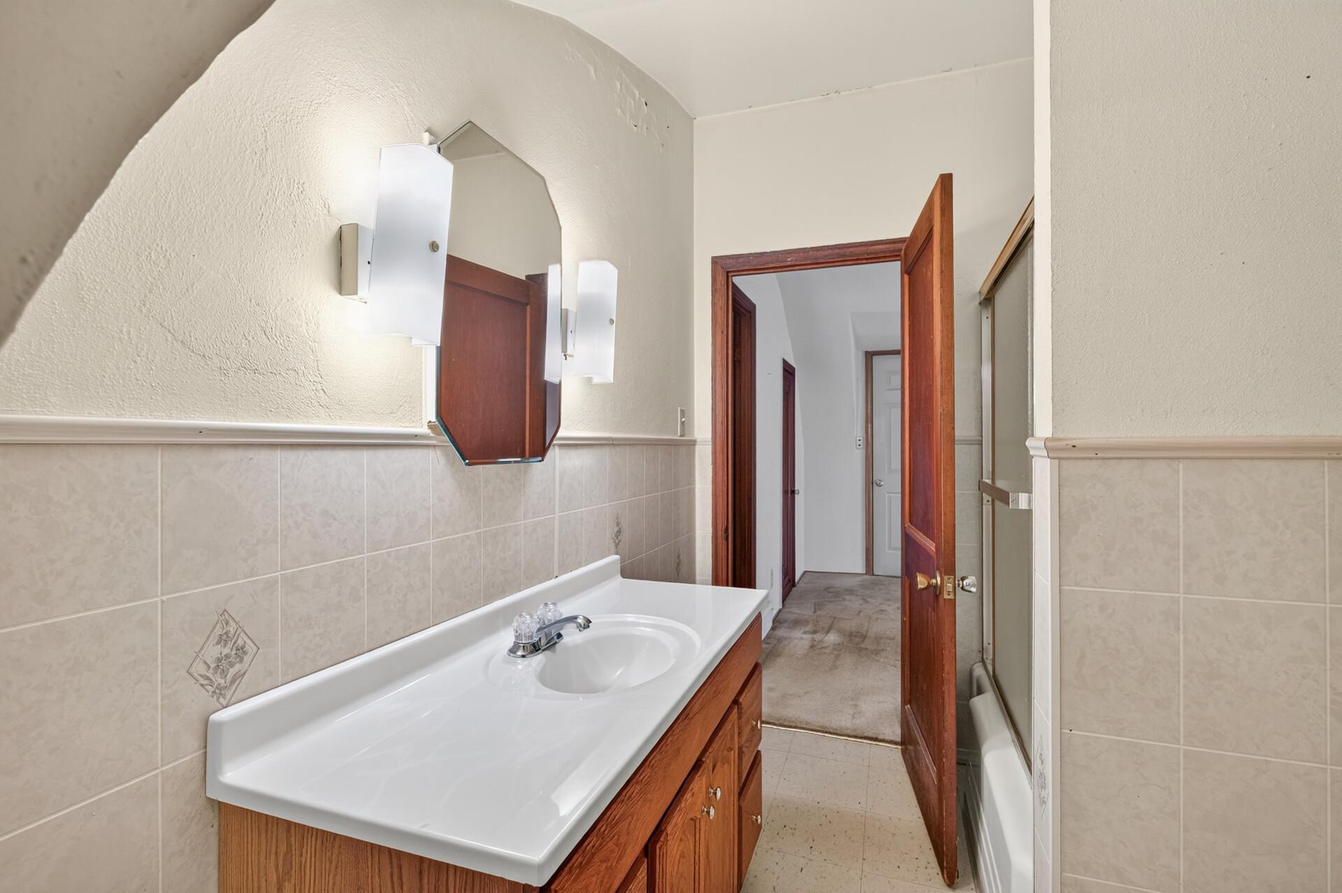 View of Residential at 1046 Felix Street, West Saint Paul MN 55118, West Saint Paul (10 of 35) - Mike Wilen | Minnesota Team Real Estate