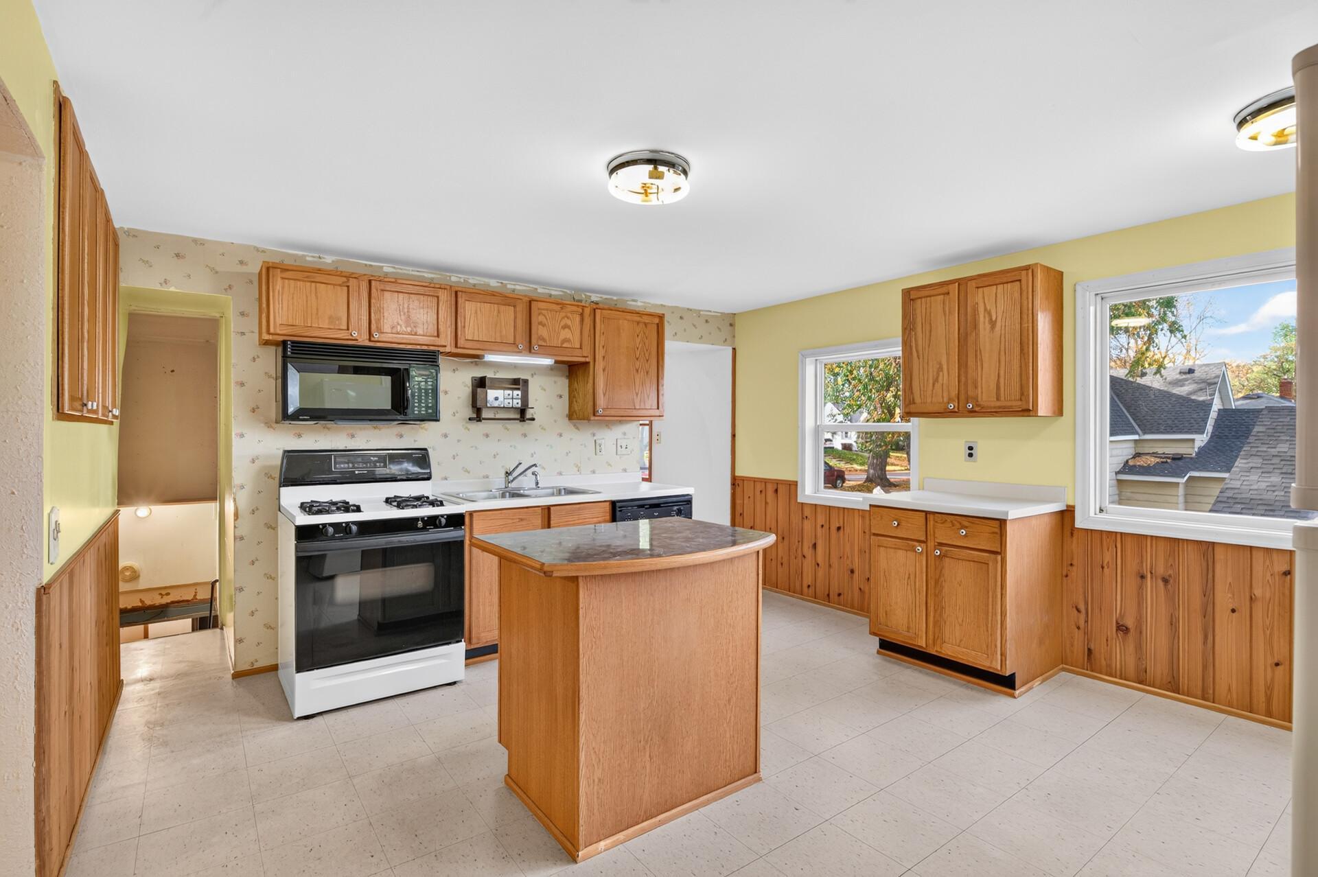 View of Residential at 1046 Felix Street, West Saint Paul MN 55118, West Saint Paul (21 of 35) - Mike Wilen | Minnesota Team Real Estate