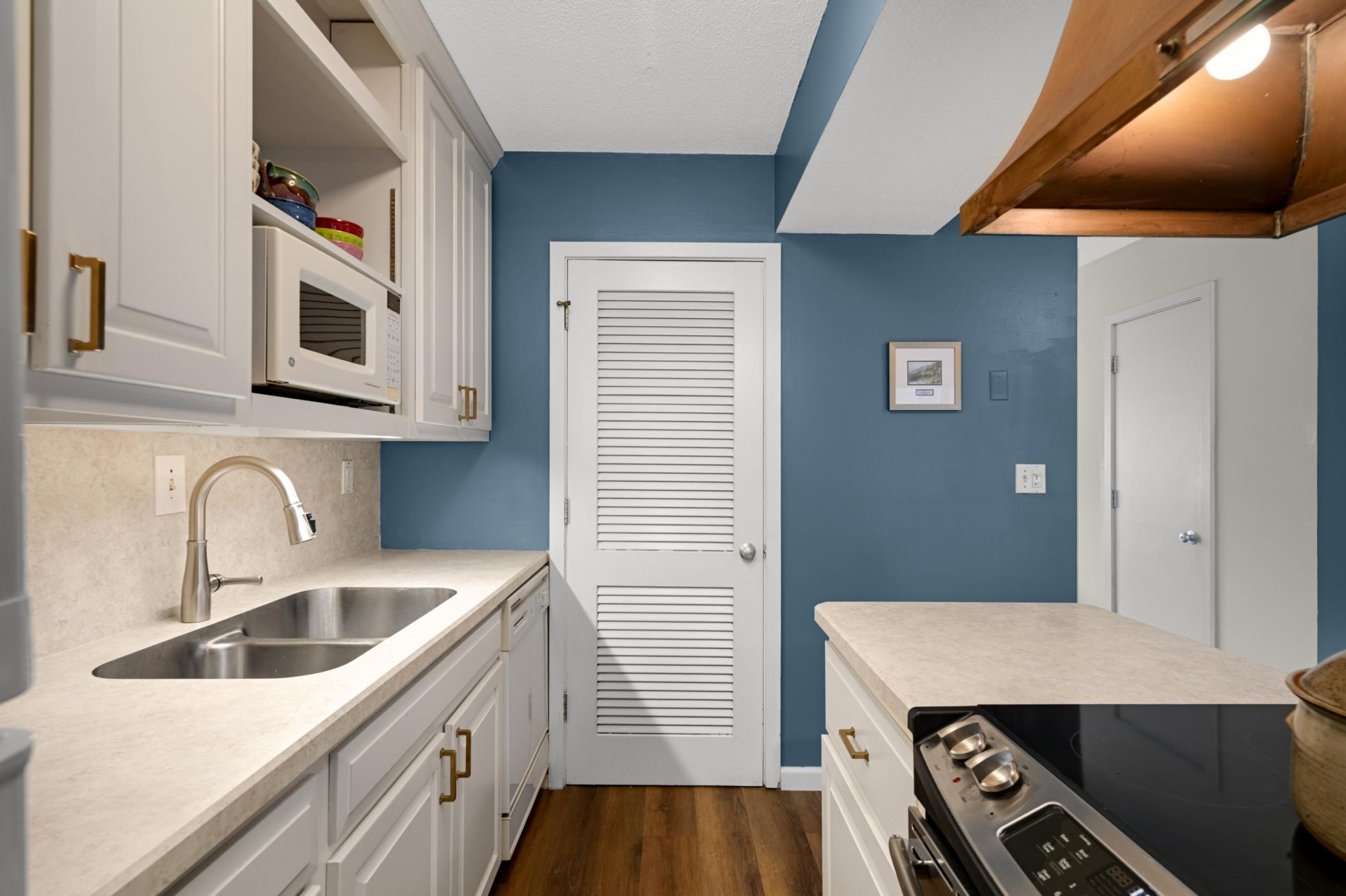 View of Residential at 6317 Barrie Road, Edina MN 55435, Edina (10 of 22) - Mike Wilen | Minnesota Team Real Estate