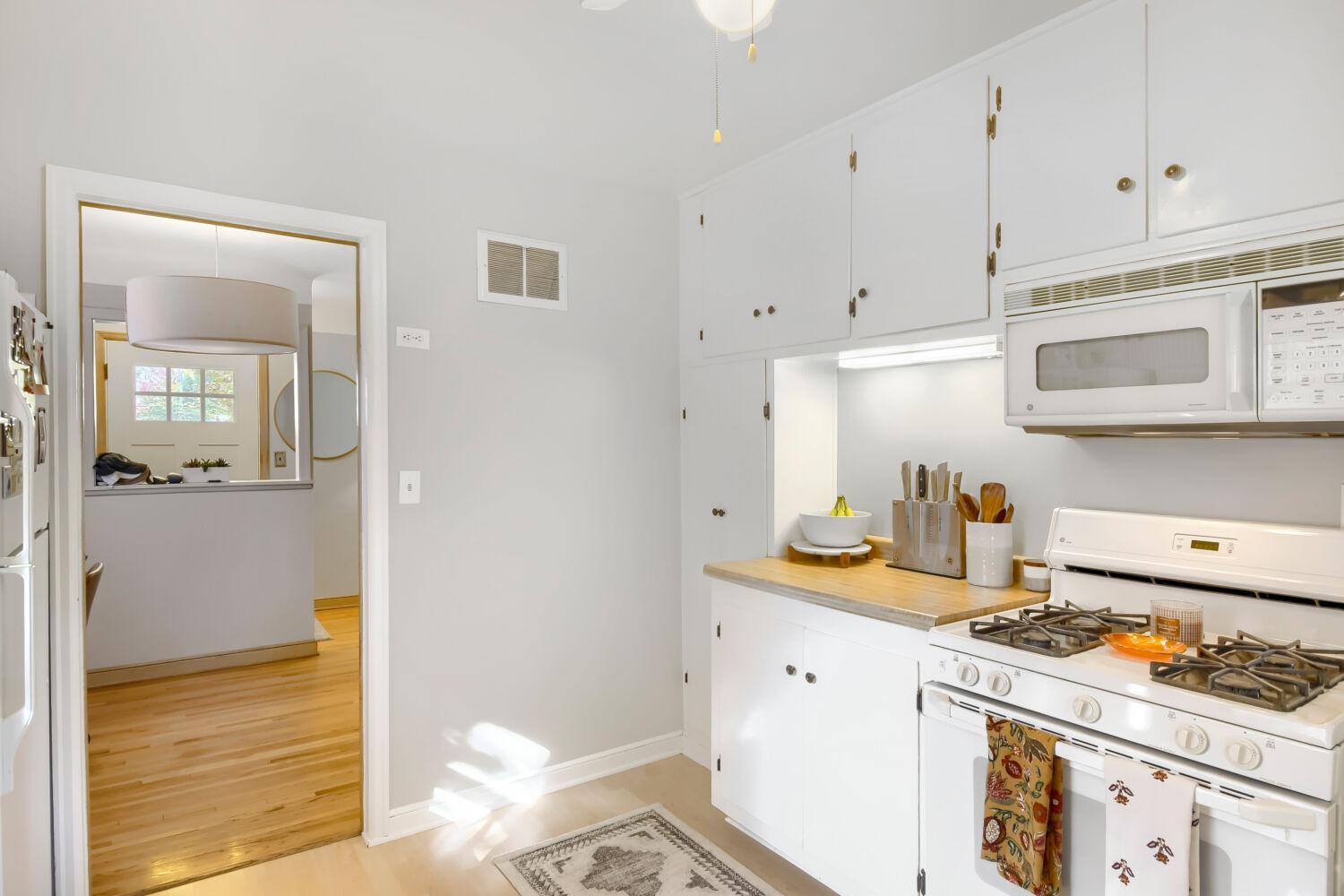 View of Residential at 2213 Jersey Avenue, Saint Louis Park MN 55426, Saint Louis Park (17 of 35) - Mike Wilen | Minnesota Team Real Estate