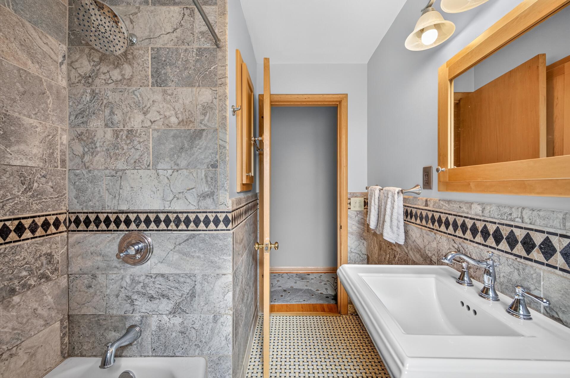 View of Residential at 3346 Cleveland Street, Minneapolis MN 55418, Minneapolis (14 of 36) - Mike Wilen | Minnesota Team Real Estate