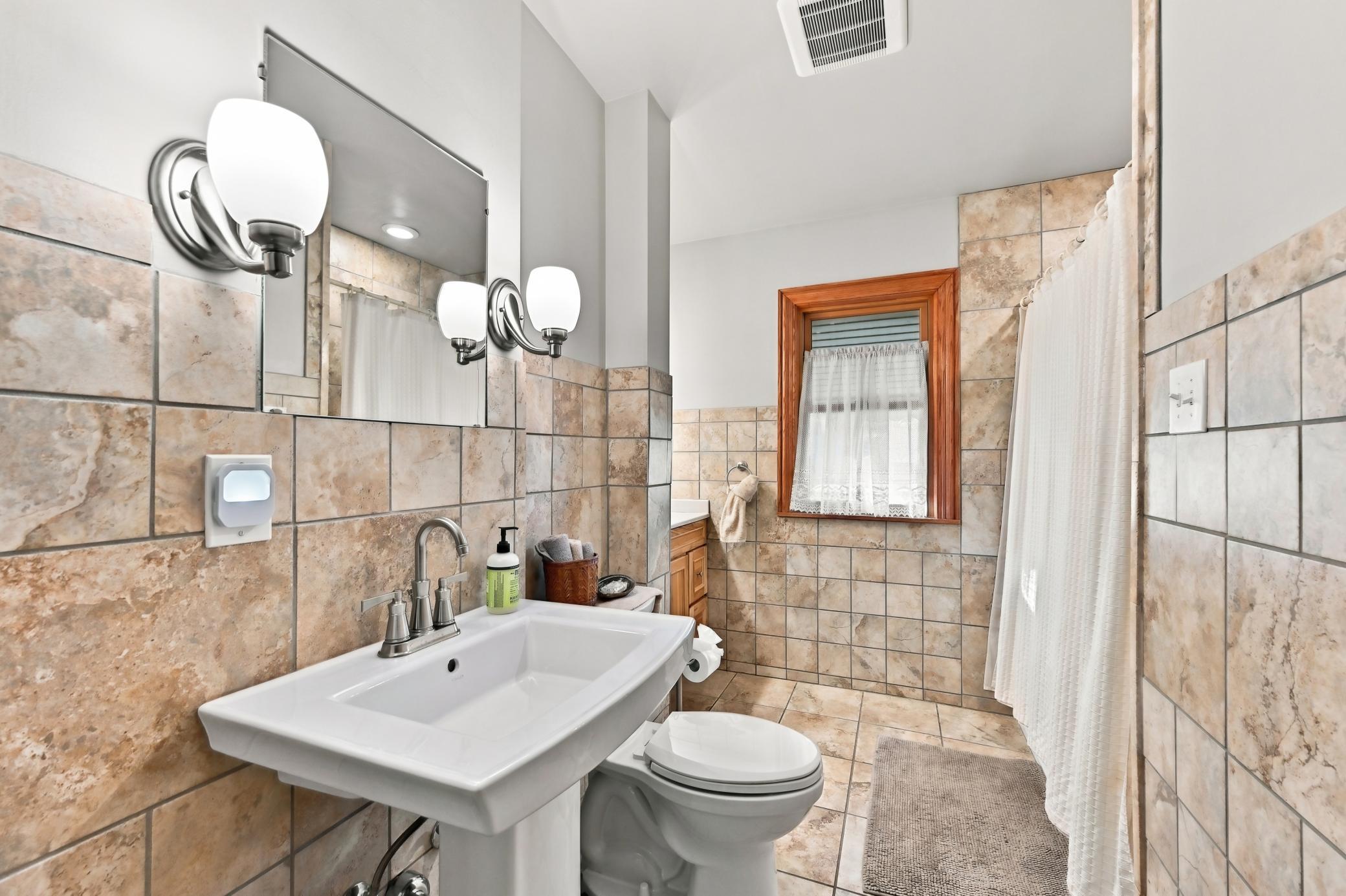 View of Residential at 823 Cottage Avenue, Saint Paul MN 55117, Saint Paul (37 of 67) - Mike Wilen | Minnesota Team Real Estate