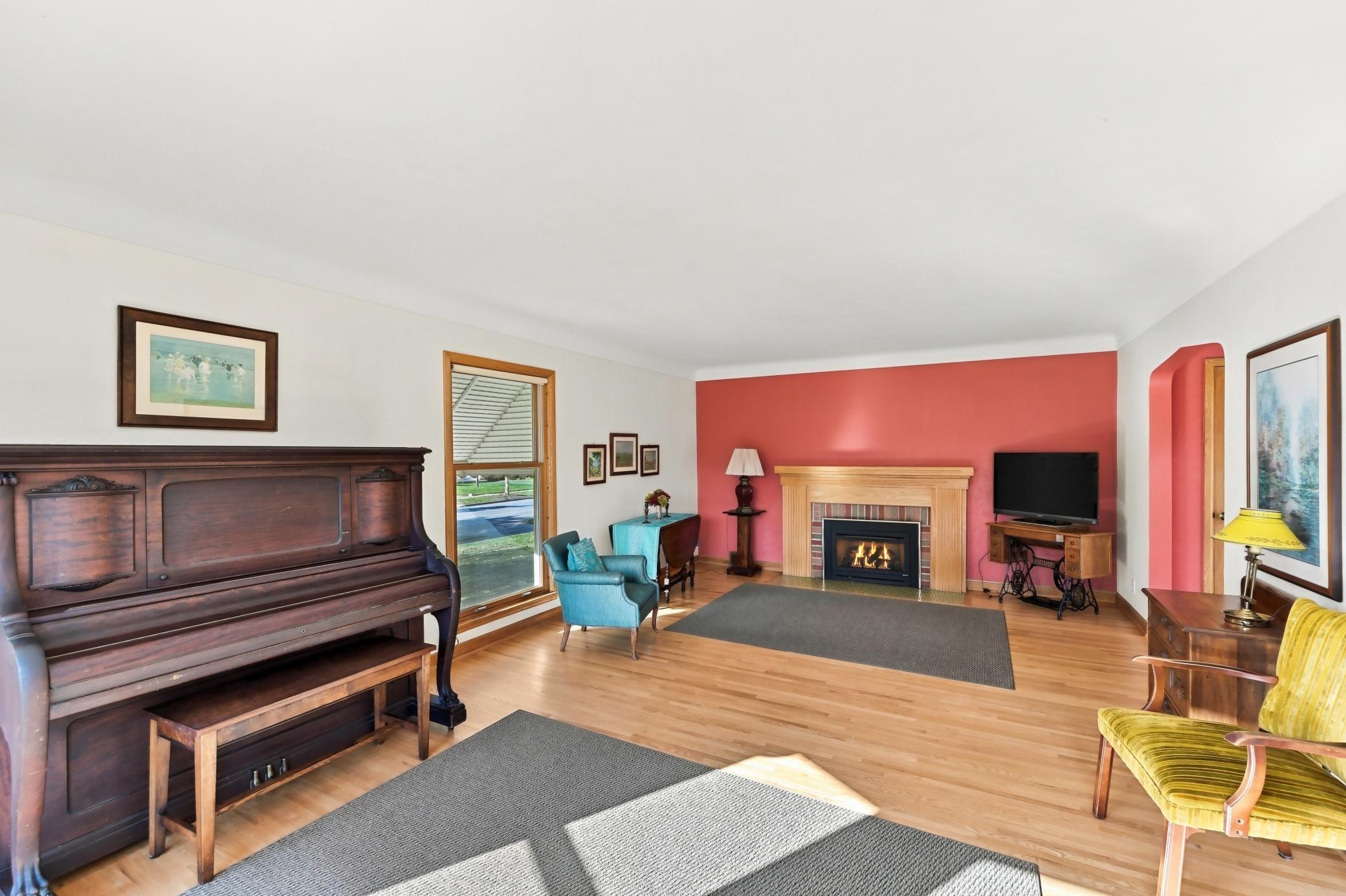 View of Residential at 823 Cottage Avenue, Saint Paul MN 55117, Saint Paul (15 of 67) - Mike Wilen | Minnesota Team Real Estate