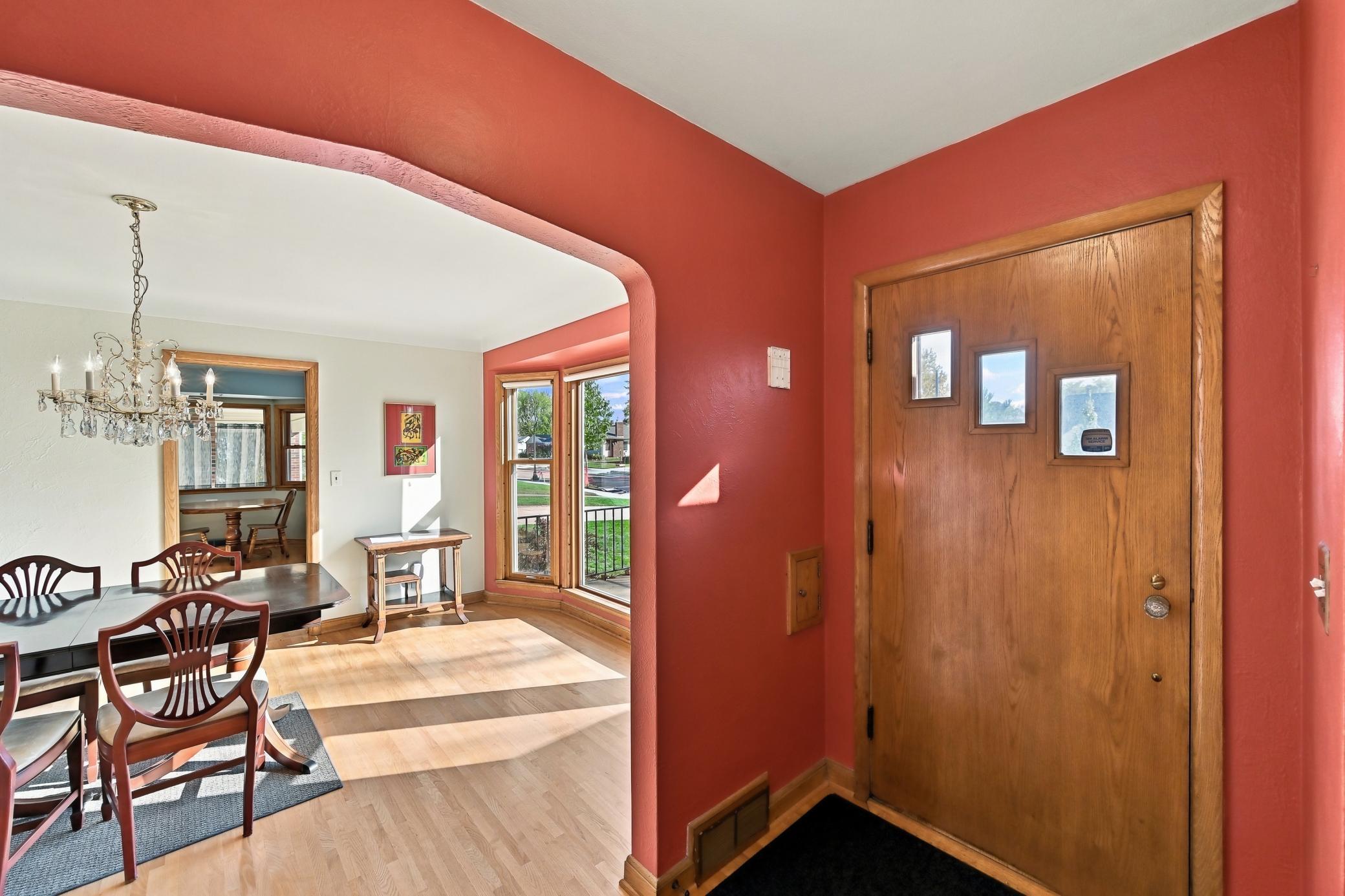 View of Residential at 823 Cottage Avenue, Saint Paul MN 55117, Saint Paul (11 of 67) - Mike Wilen | Minnesota Team Real Estate