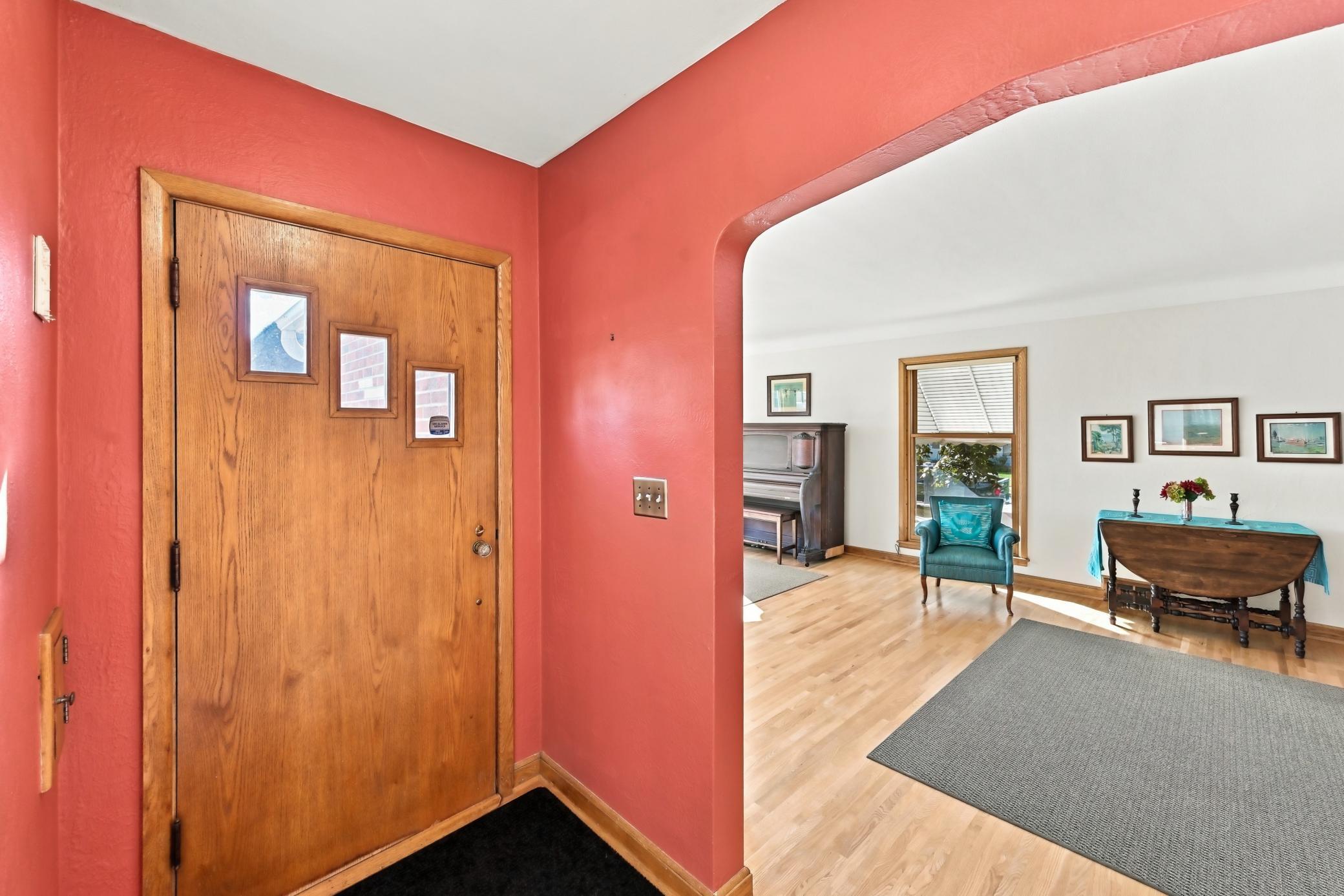 View of Residential at 823 Cottage Avenue, Saint Paul MN 55117, Saint Paul (10 of 67) - Mike Wilen | Minnesota Team Real Estate