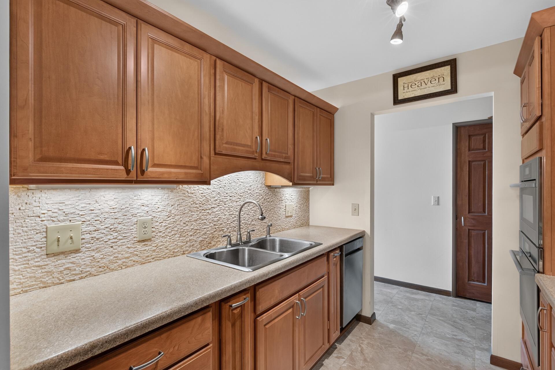 View of Residential at 2690 Oxford Street #219, Roseville MN 55113, Roseville (12 of 30) - Mike Wilen | Minnesota Team Real Estate