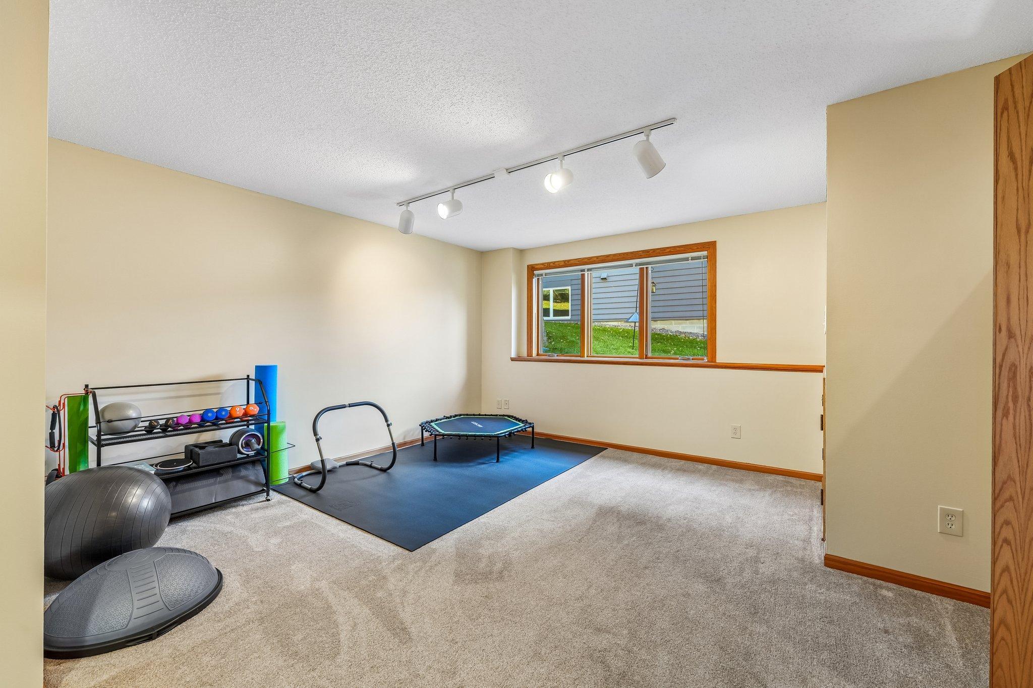 View of Residential at 2272 Sherwood Court, Minnetonka MN 55305, Minnetonka (13 of 22) - Mike Wilen | Minnesota Team Real Estate