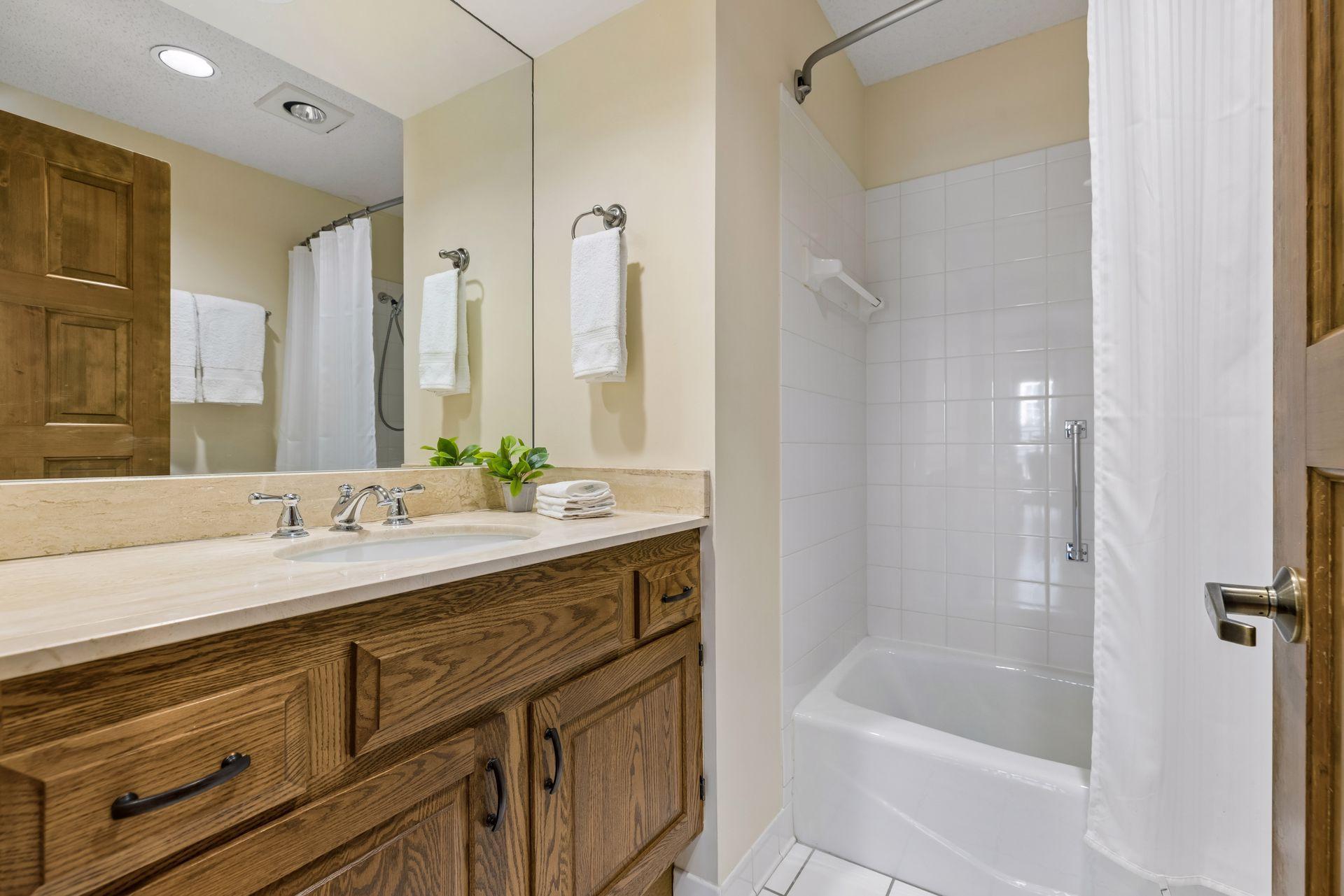 View of Residential at 1201 Yale Place #408, Minneapolis MN 55403, Minneapolis (31 of 104) - Mike Wilen | Minnesota Team Real Estate