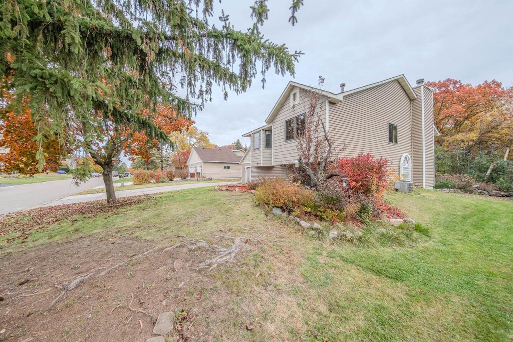View of Residential at 1568 Lakewood Drive, Maplewood MN 55119, Maplewood (4 of 54) - Mike Wilen | Minnesota Team Real Estate