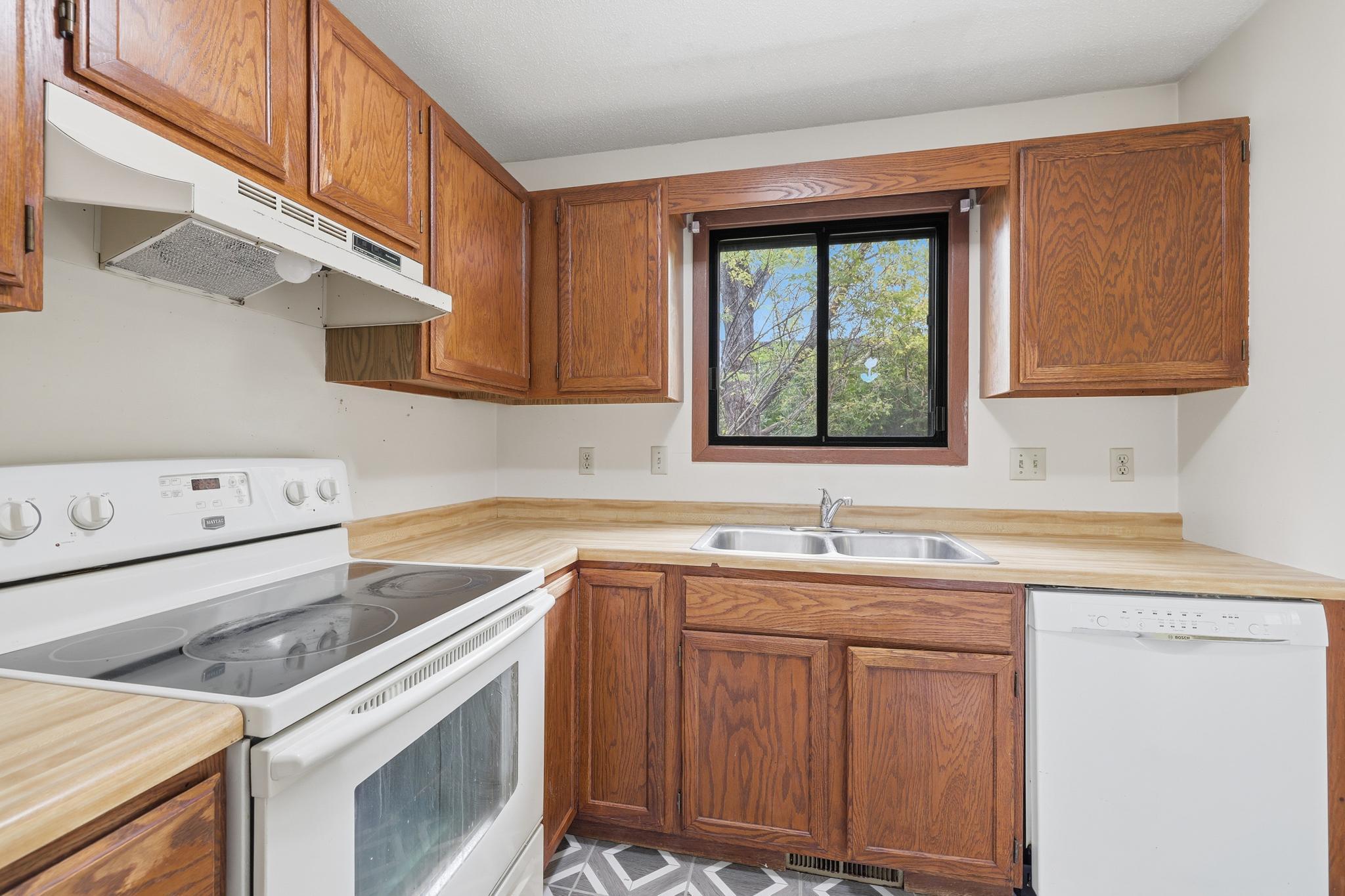 View of Residential at 326 Morningside Circle, Saint Paul MN 55119, Saint Paul (12 of 26) - Mike Wilen | Minnesota Team Real Estate