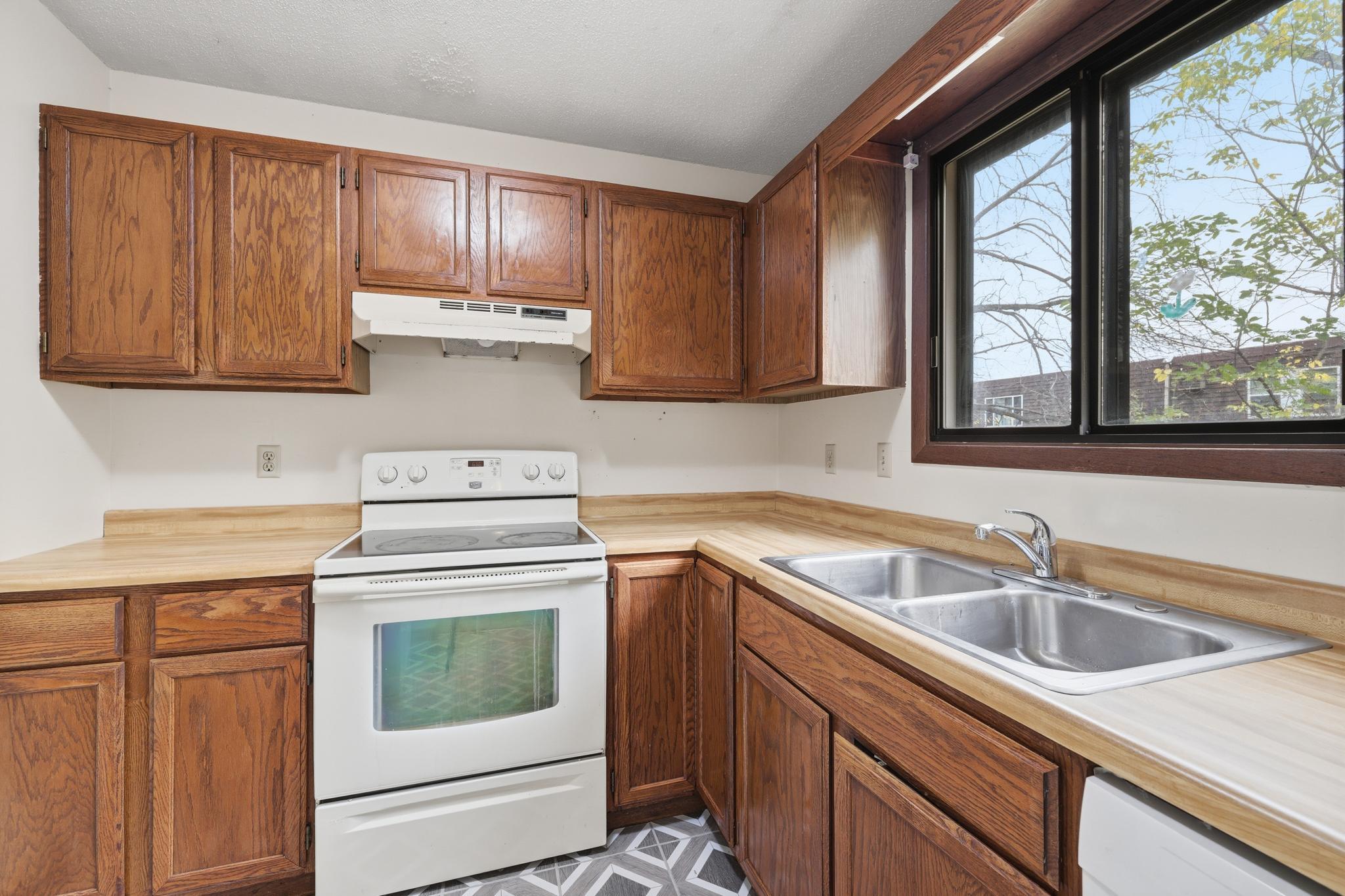View of Residential at 326 Morningside Circle, Saint Paul MN 55119, Saint Paul (11 of 26) - Mike Wilen | Minnesota Team Real Estate