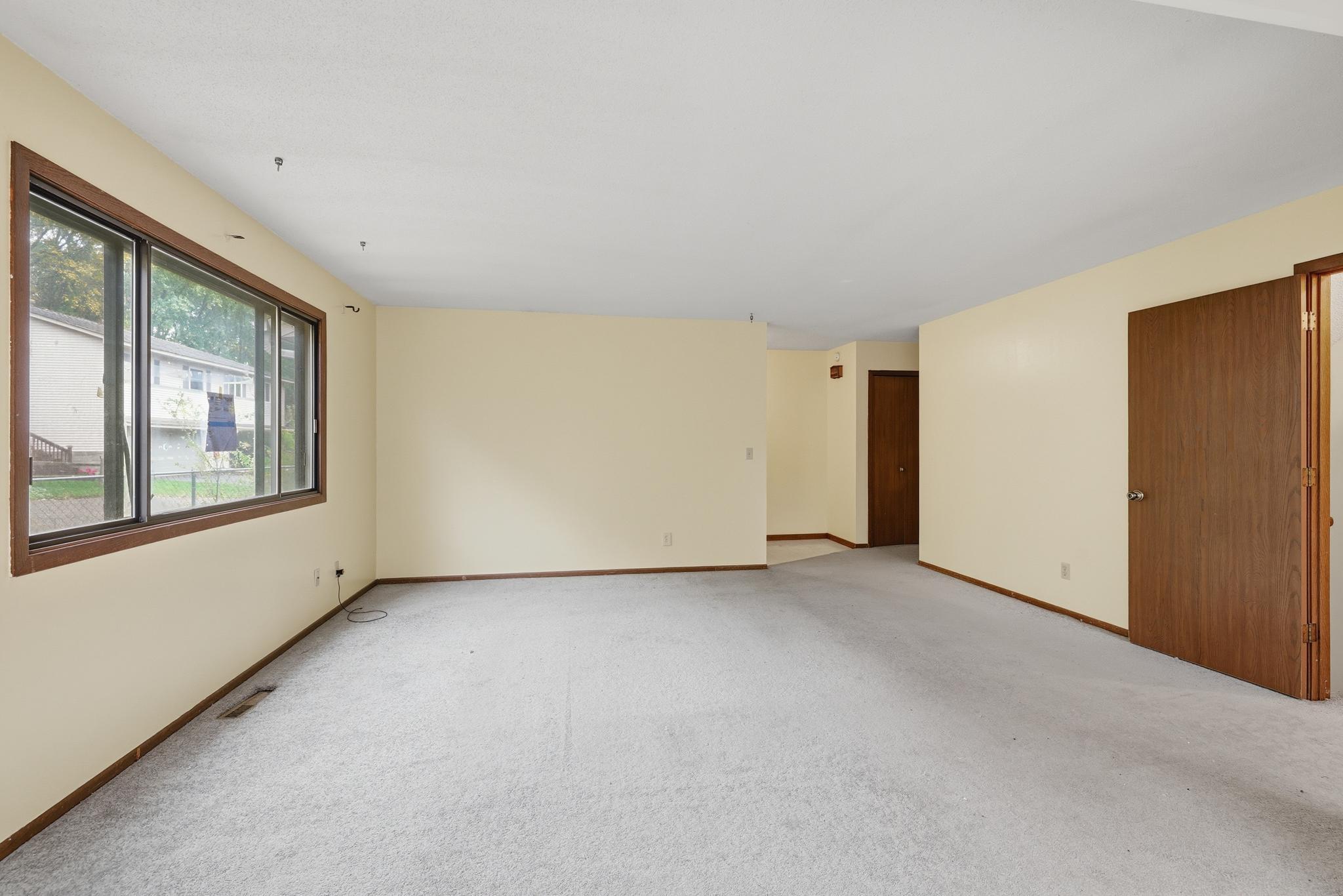 View of Residential at 326 Morningside Circle, Saint Paul MN 55119, Saint Paul (8 of 26) - Mike Wilen | Minnesota Team Real Estate