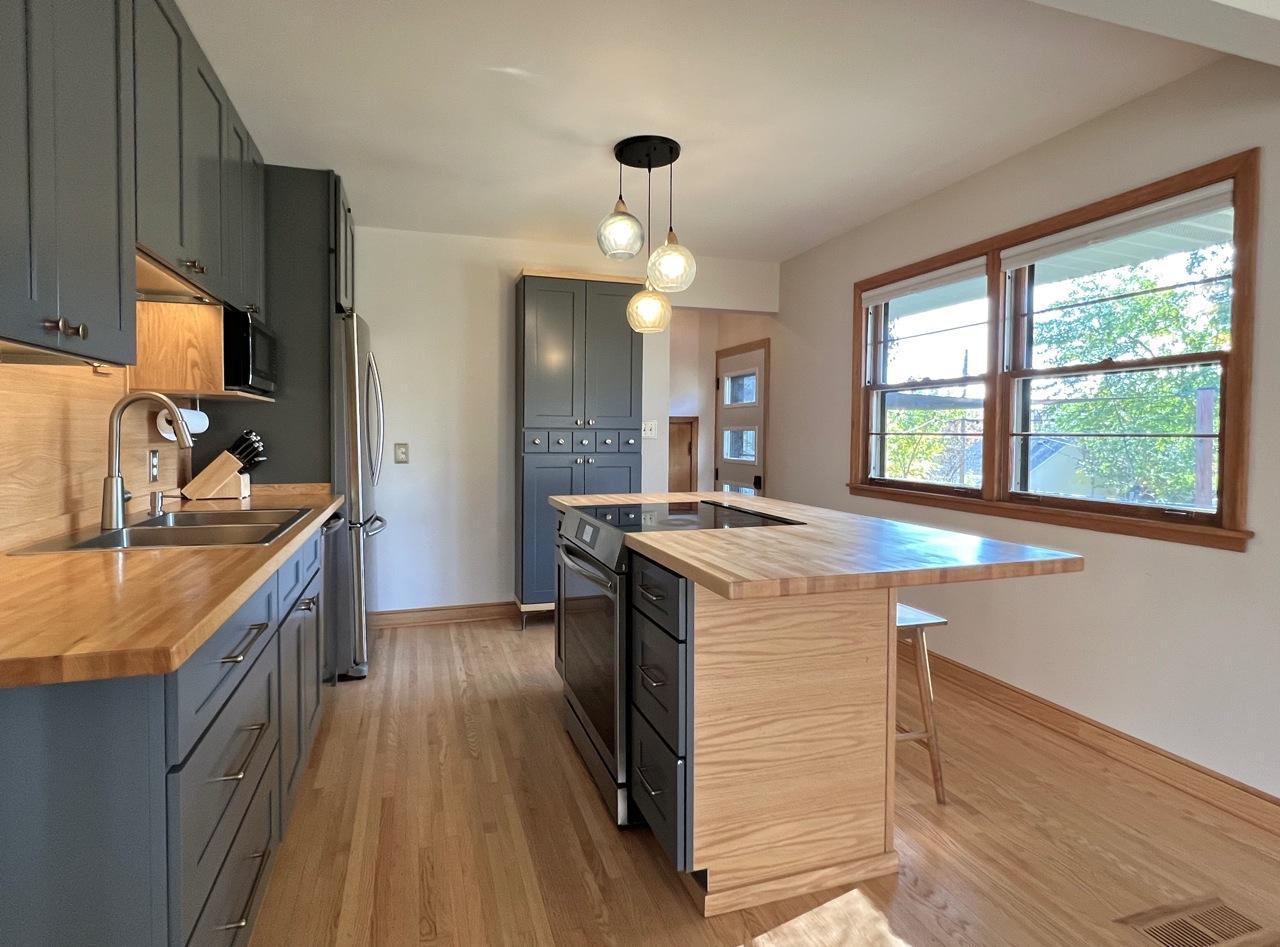 View of Residential at 938 California Avenue, Saint Paul MN 55117, Saint Paul (6 of 14) - Mike Wilen | Minnesota Team Real Estate