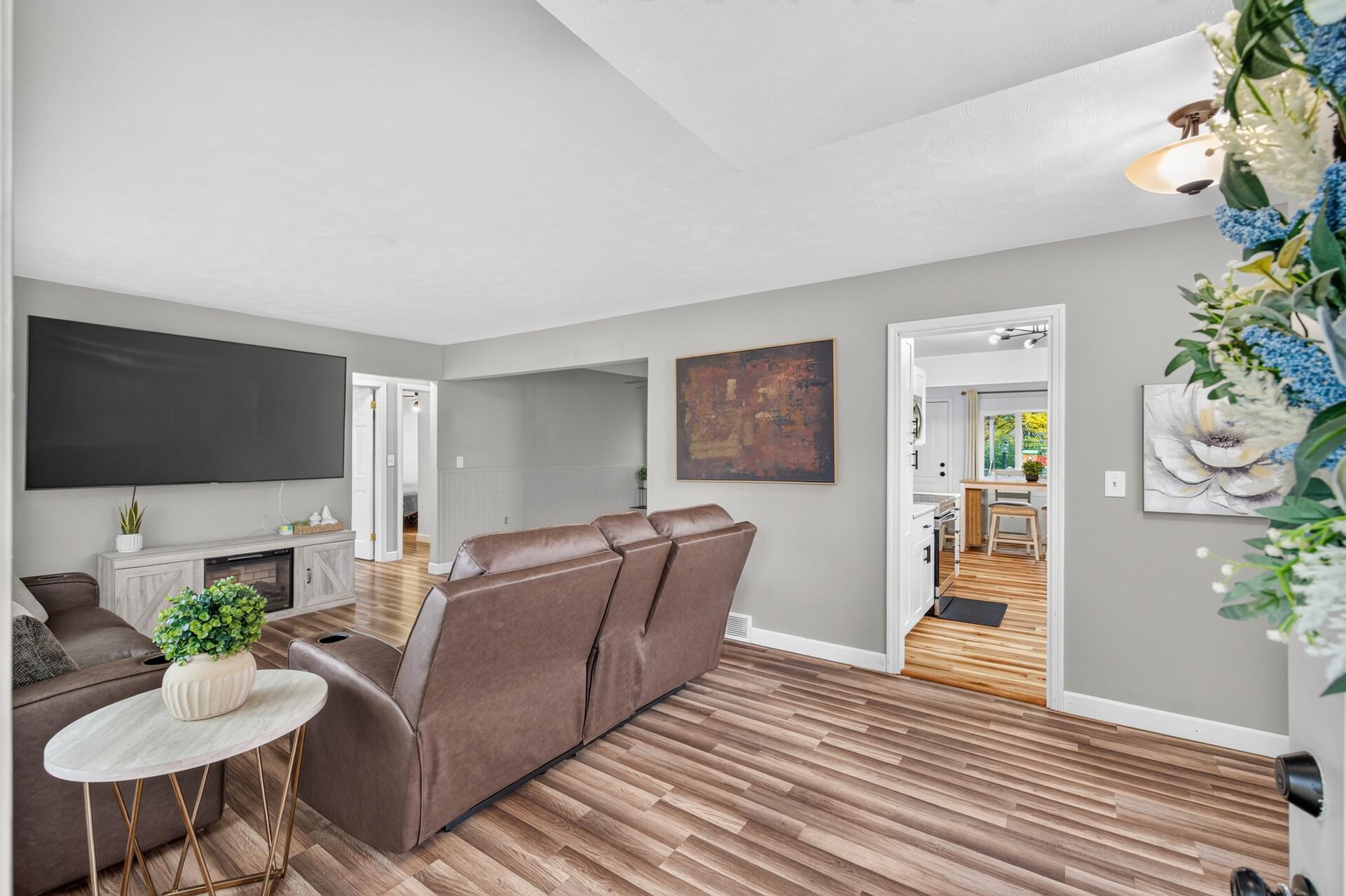 View of Residential at 2071 Cedar Avenue, White Bear Lake MN 55110, White Bear Lake (5 of 32) - Mike Wilen | Minnesota Team Real Estate