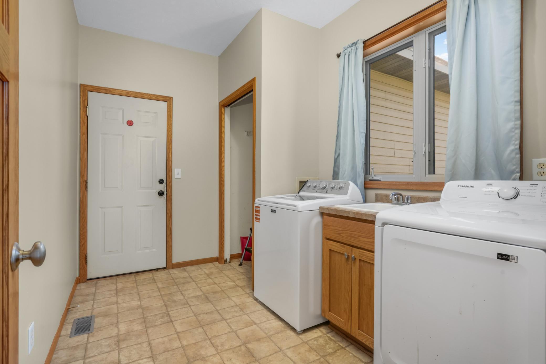 View of Residential at 933 Ivy Hills Road, Belle Plaine MN 56011, Belle Plaine (10 of 26) - Mike Wilen | Minnesota Team Real Estate