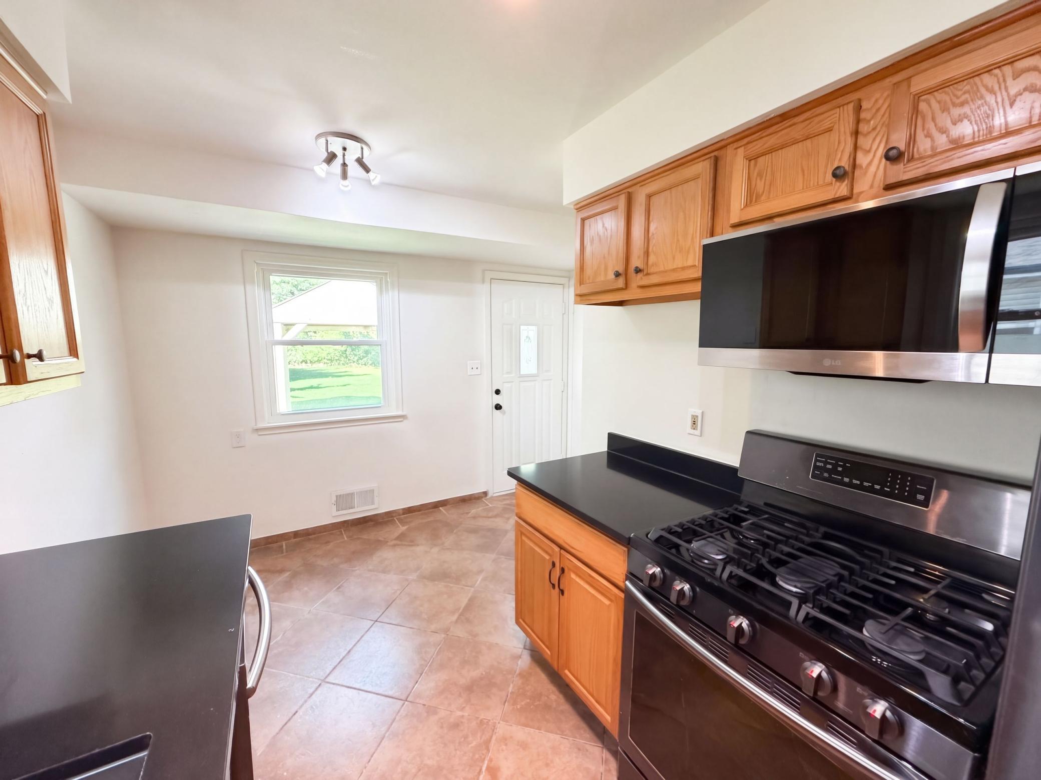 View of Residential at 2517 Nokomis Avenue, Saint Paul MN 55119, Saint Paul (7 of 28) - Mike Wilen | Minnesota Team Real Estate
