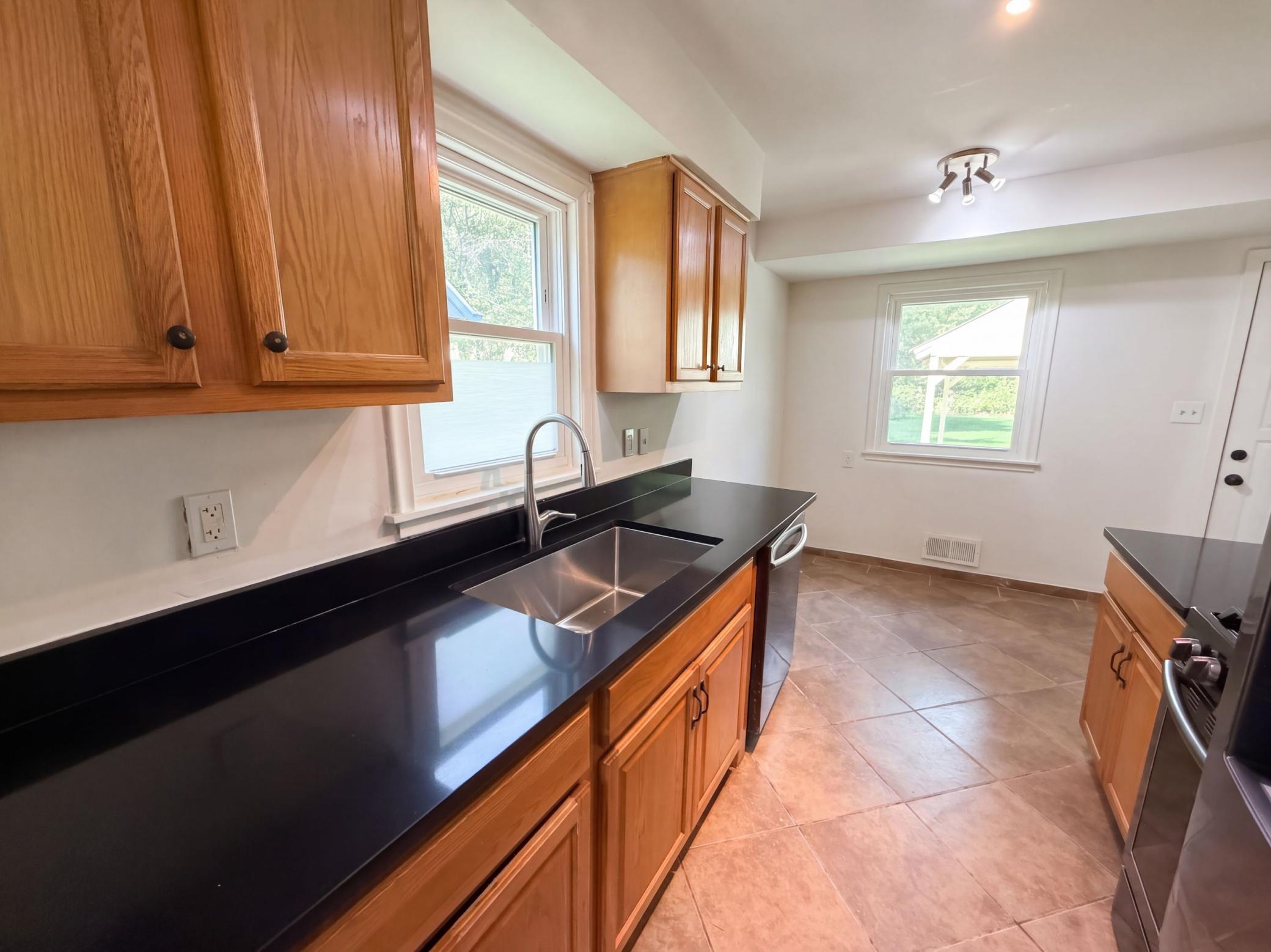 View of Residential at 2517 Nokomis Avenue, Saint Paul MN 55119, Saint Paul (6 of 28) - Mike Wilen | Minnesota Team Real Estate