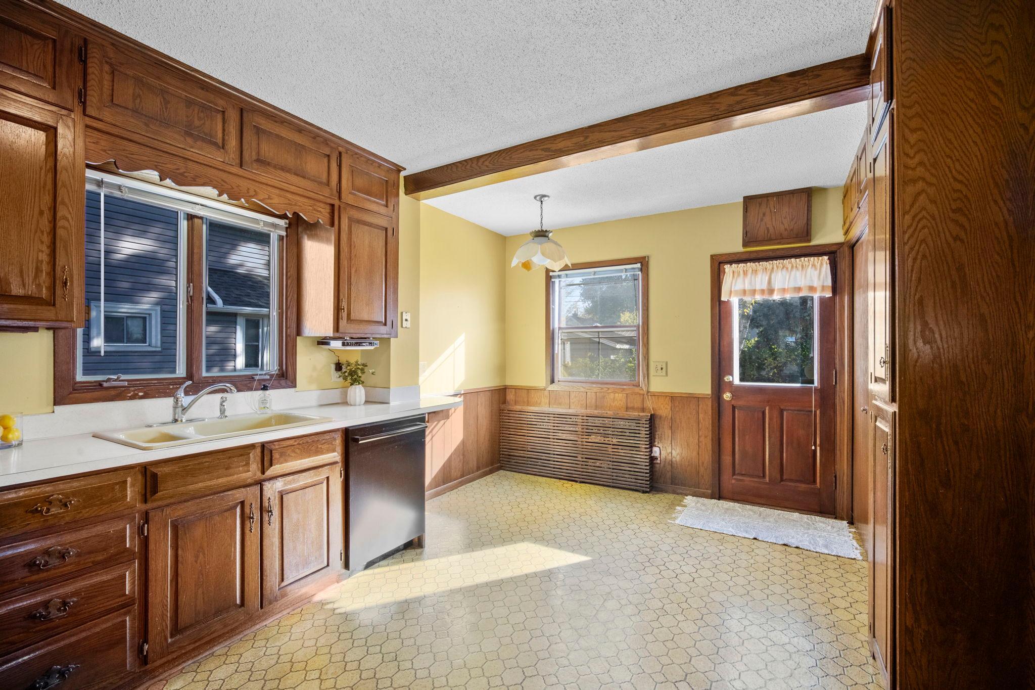 View of Residential at 1010 Jenks Avenue, Saint Paul MN 55106, Saint Paul (14 of 56) - Mike Wilen | Minnesota Team Real Estate