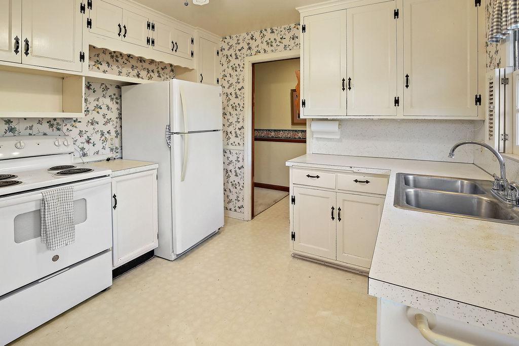 View of Residential at 8015 Plymouth Avenue, Golden Valley MN 55427, Golden Valley (8 of 42) - Mike Wilen | Minnesota Team Real Estate