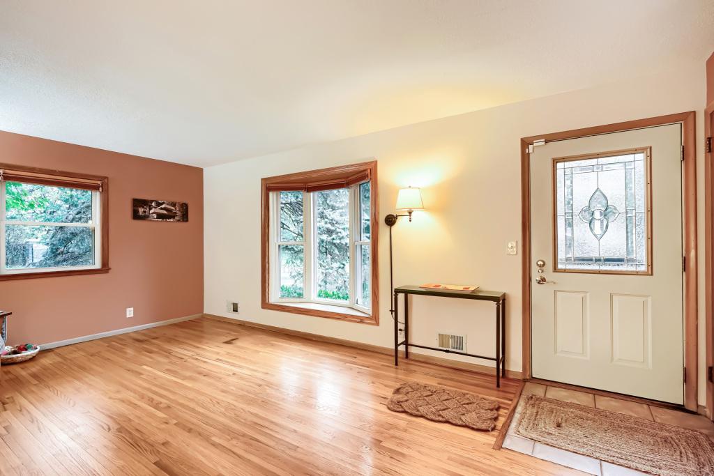 View of Residential at 1601 Blackstone Avenue, Saint Louis Park MN 55416, Saint Louis Park (6 of 28) - Mike Wilen | Minnesota Team Real Estate